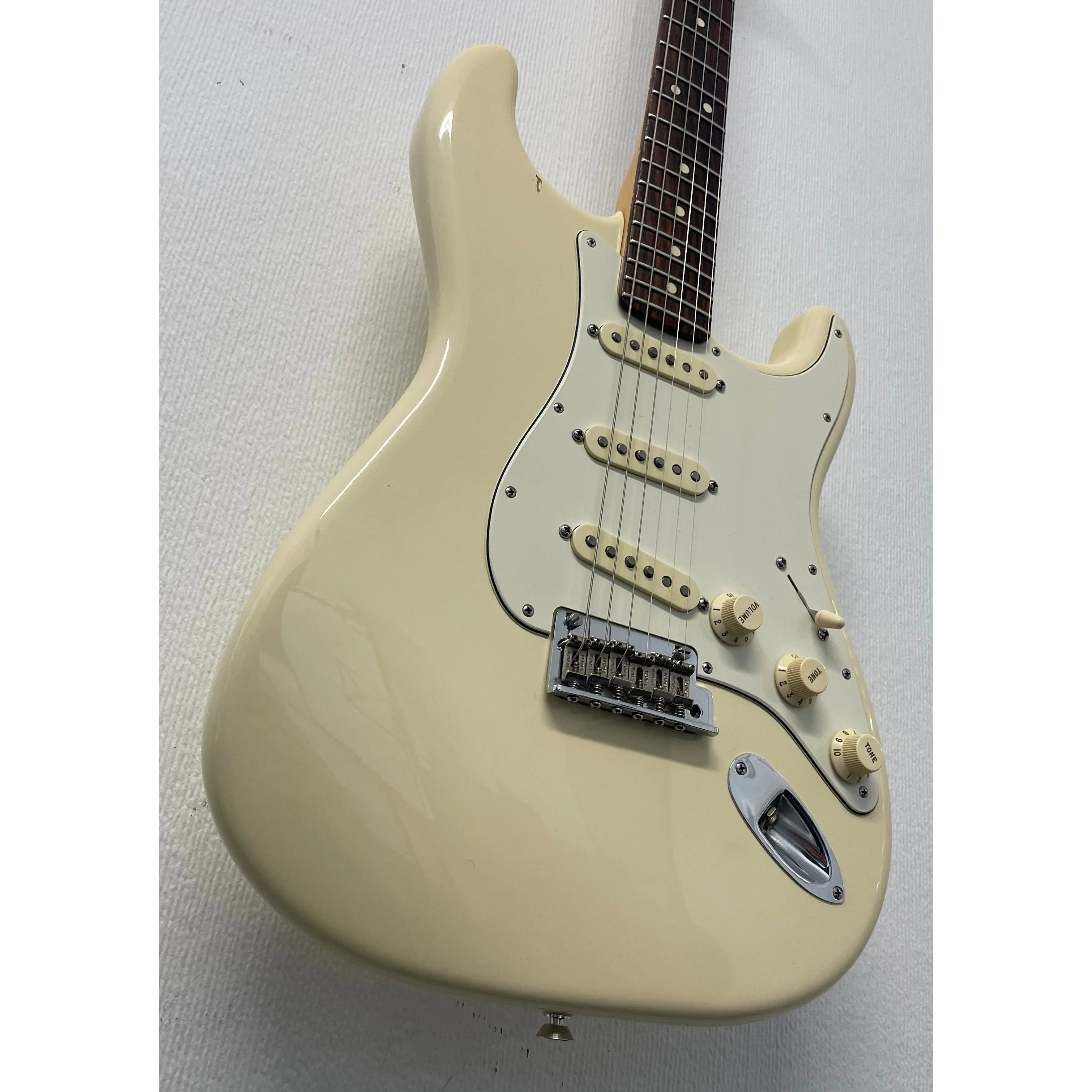 Fender American Standard Stratocaster in Olympic White with Hardcase Pre-Owned
