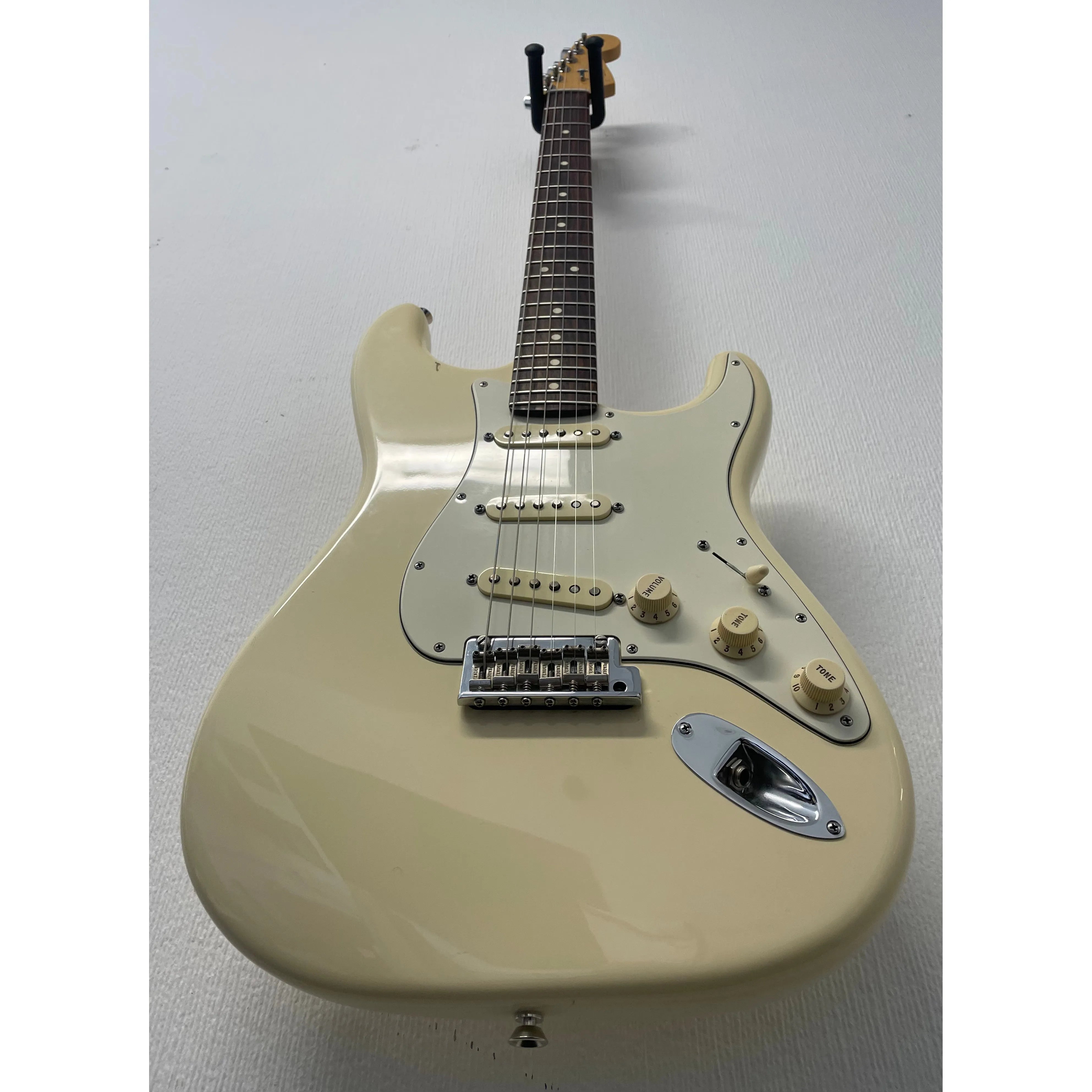 Fender American Standard Stratocaster in Olympic White with Hardcase Pre-Owned