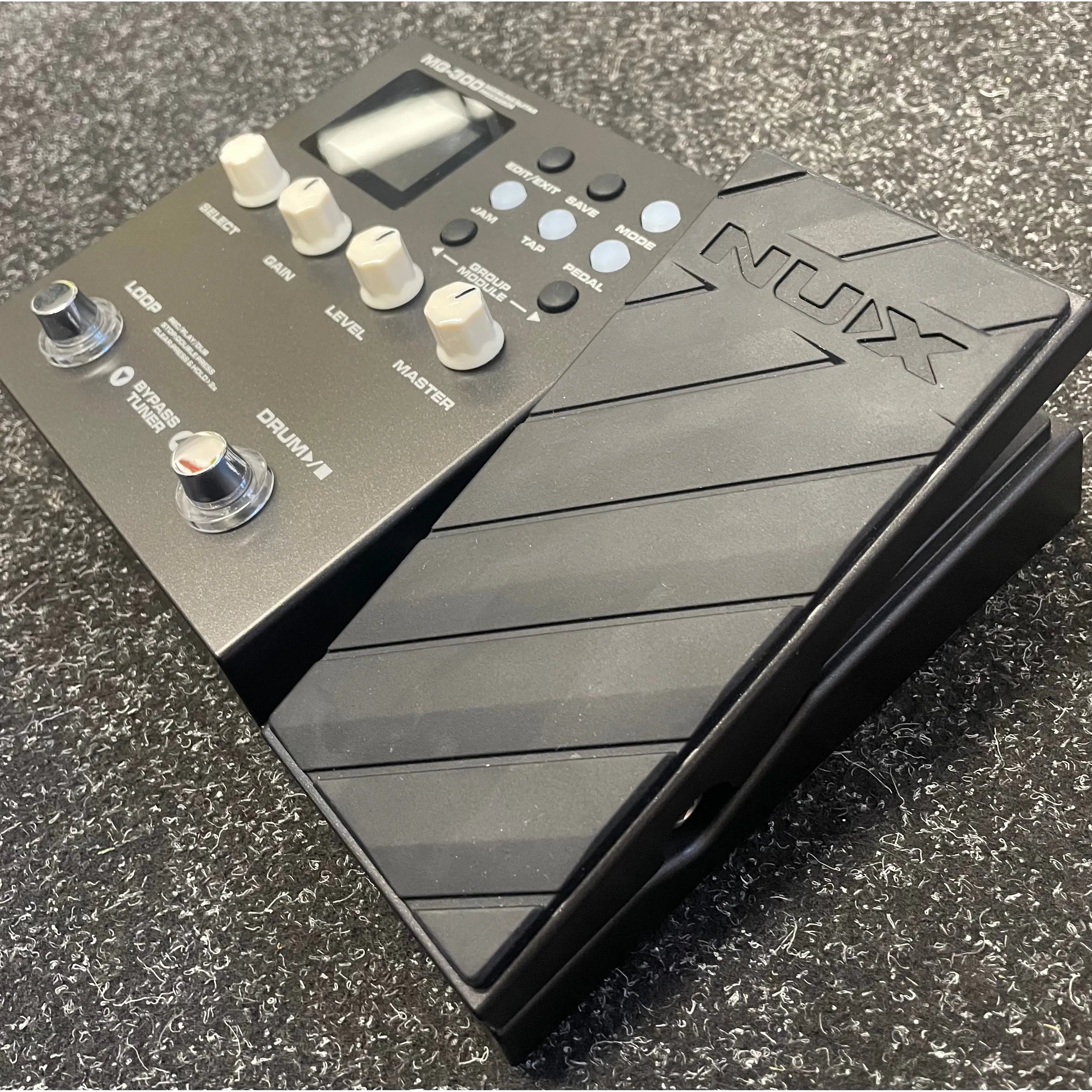 NUX MG300 Effects Pedal With Power Supply Pre-Owned