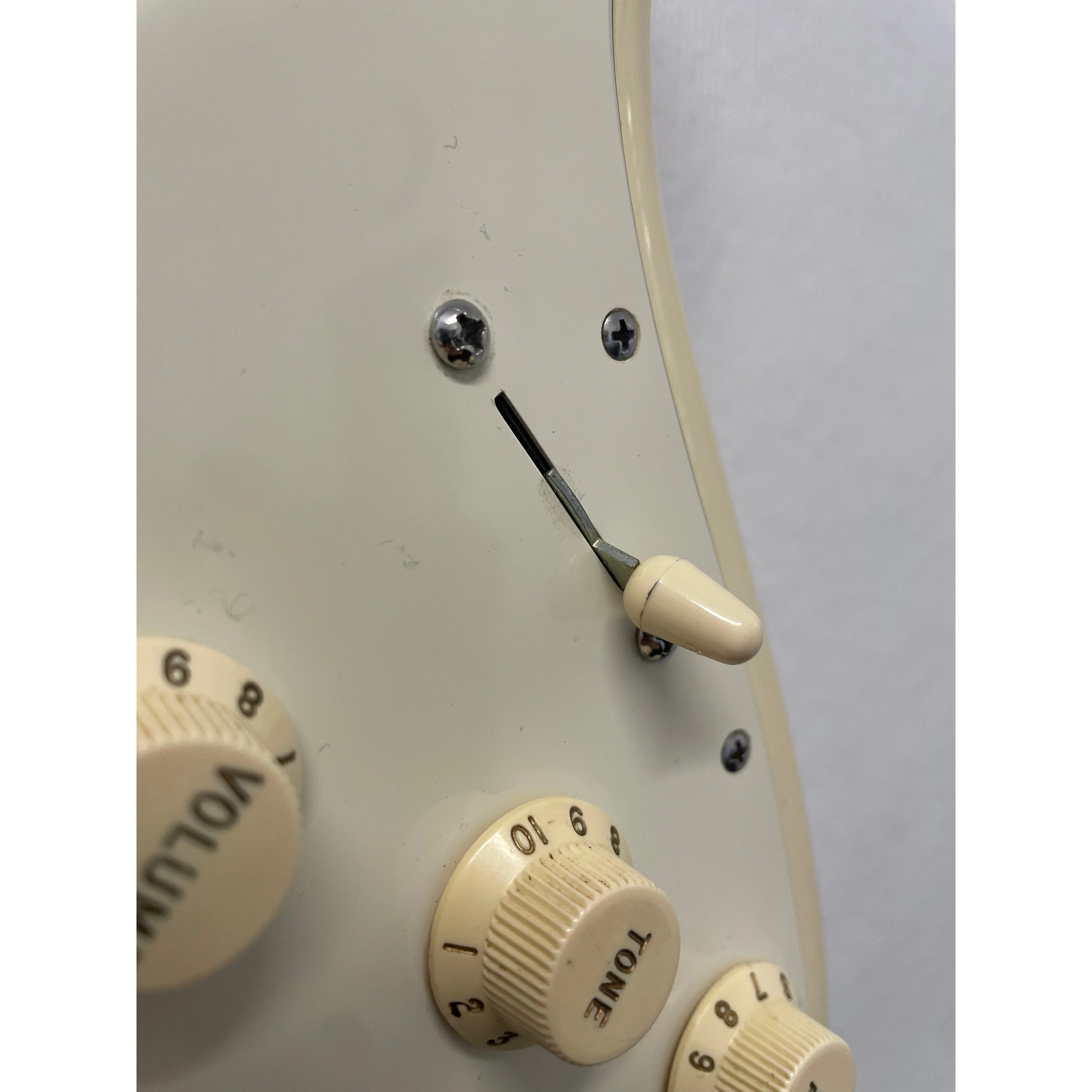 Fender American Standard Stratocaster in Olympic White with Hardcase Pre-Owned