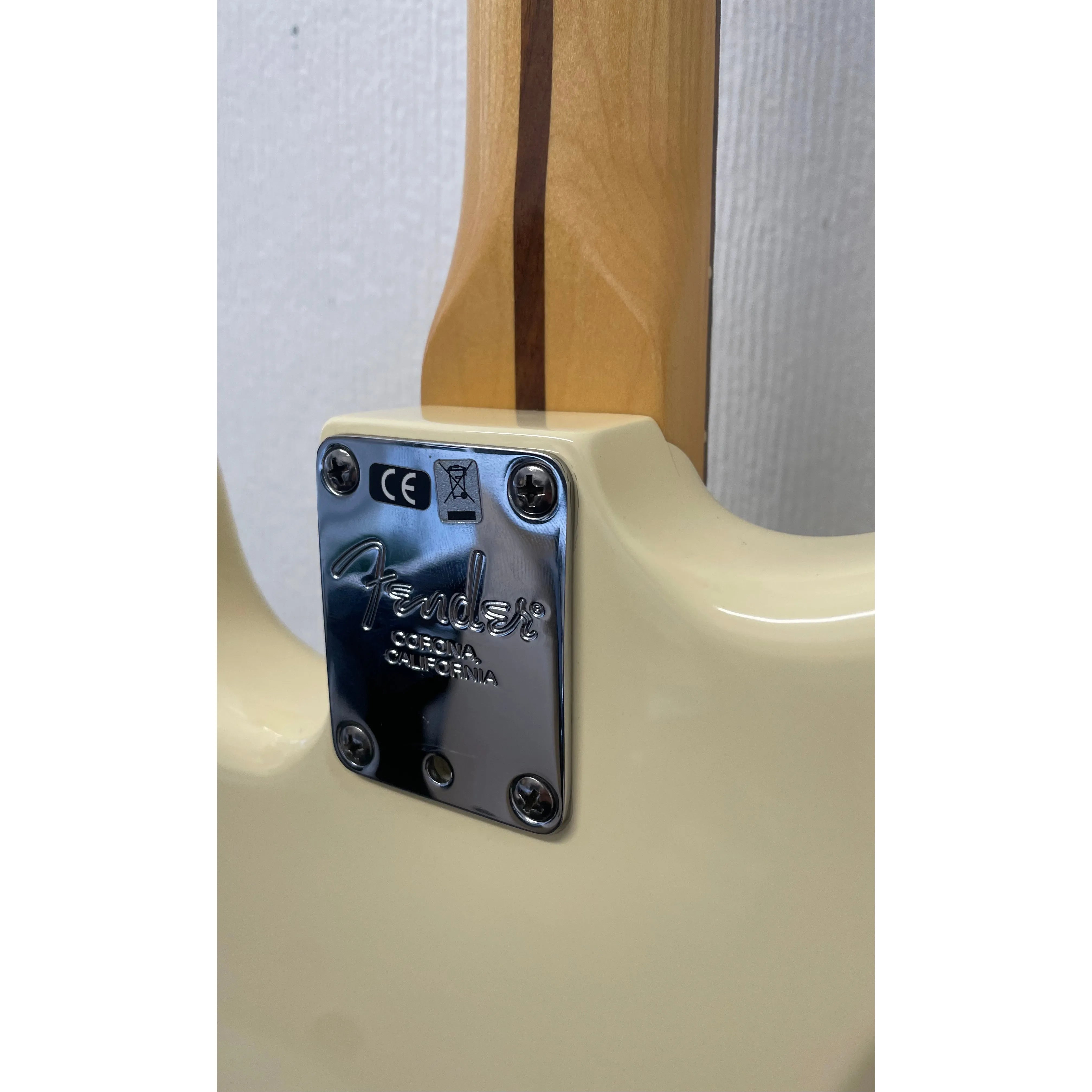 Fender American Standard Stratocaster in Olympic White with Hardcase Pre-Owned