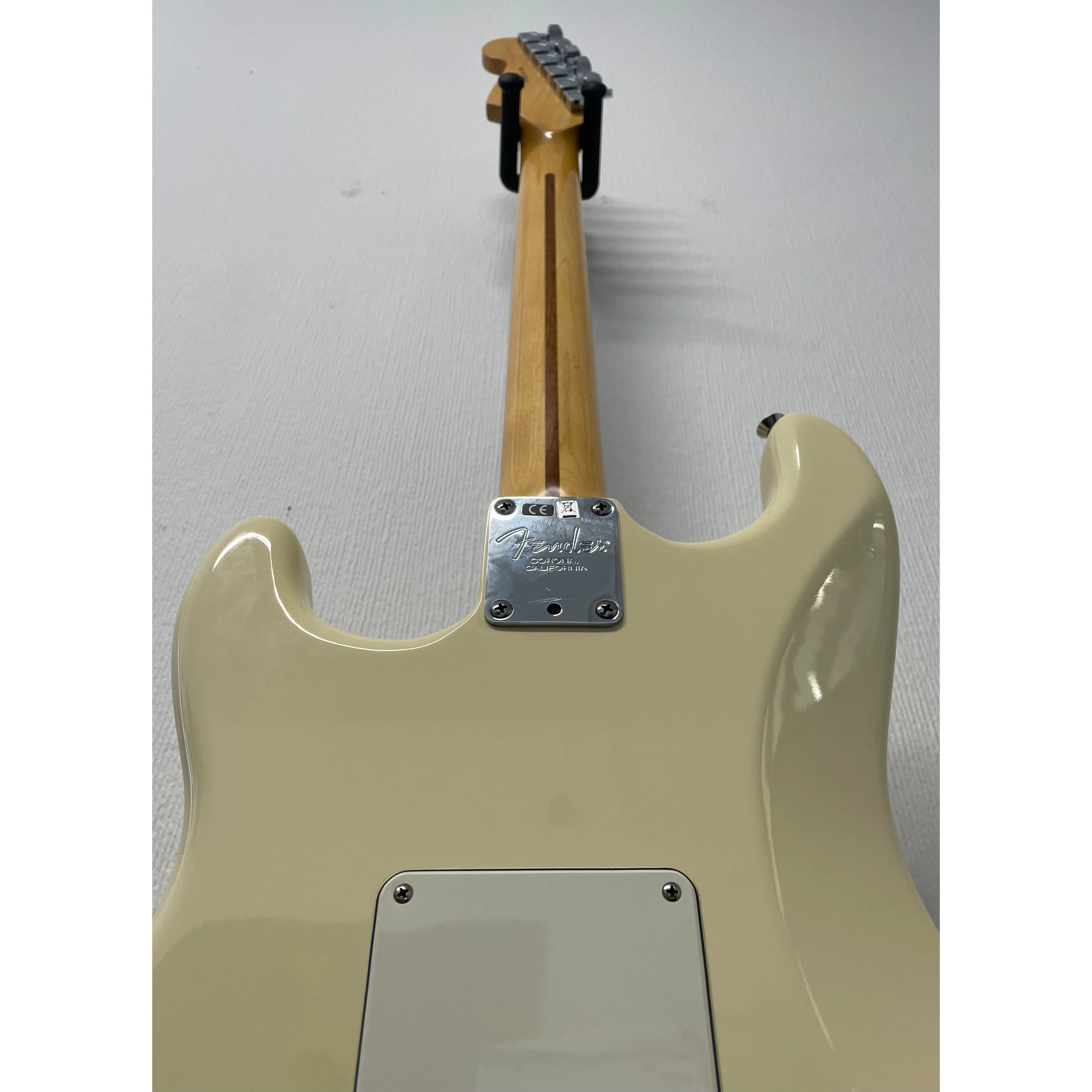 Fender American Standard Stratocaster in Olympic White with Hardcase Pre-Owned