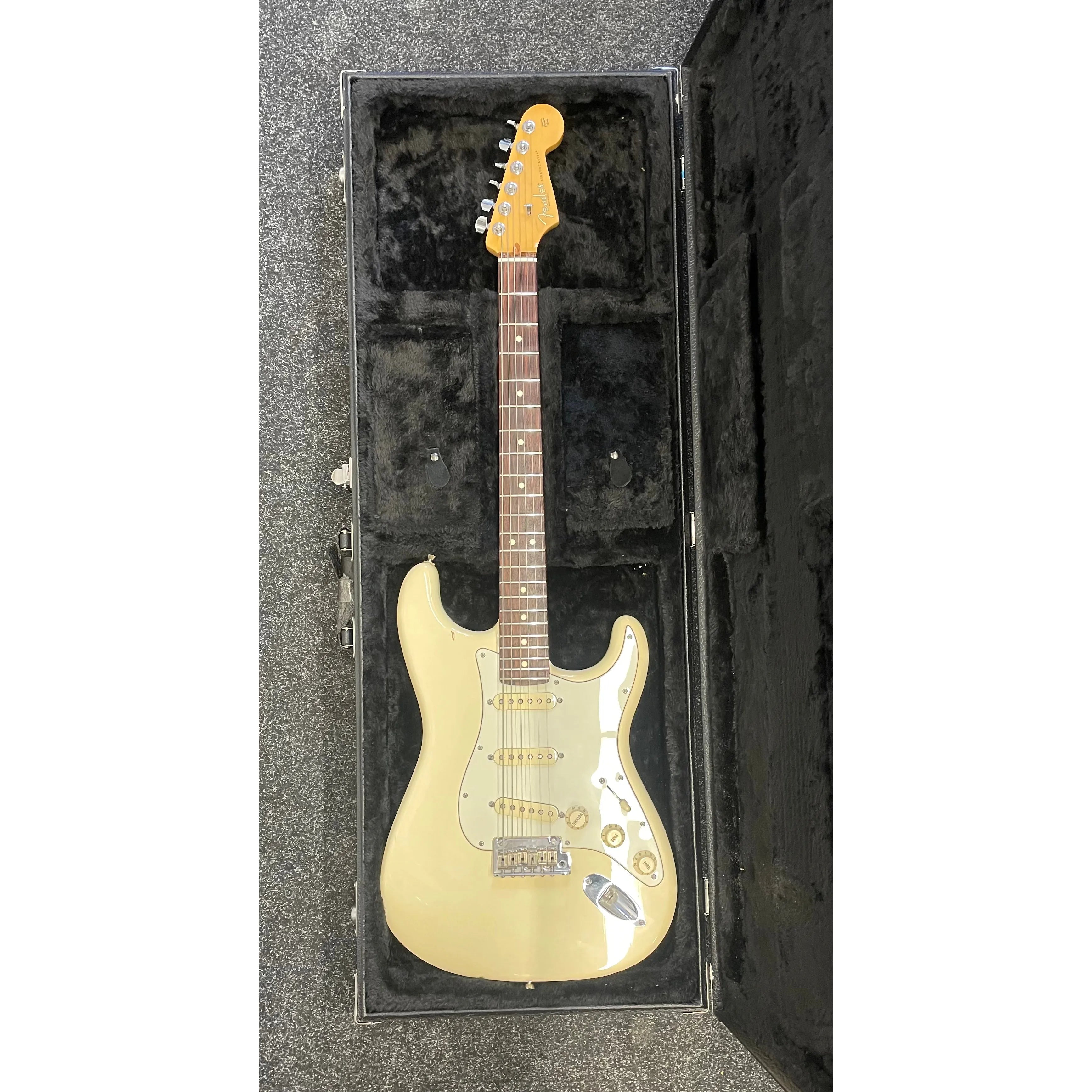 Fender American Standard Stratocaster in Olympic White with Hardcase Pre-Owned