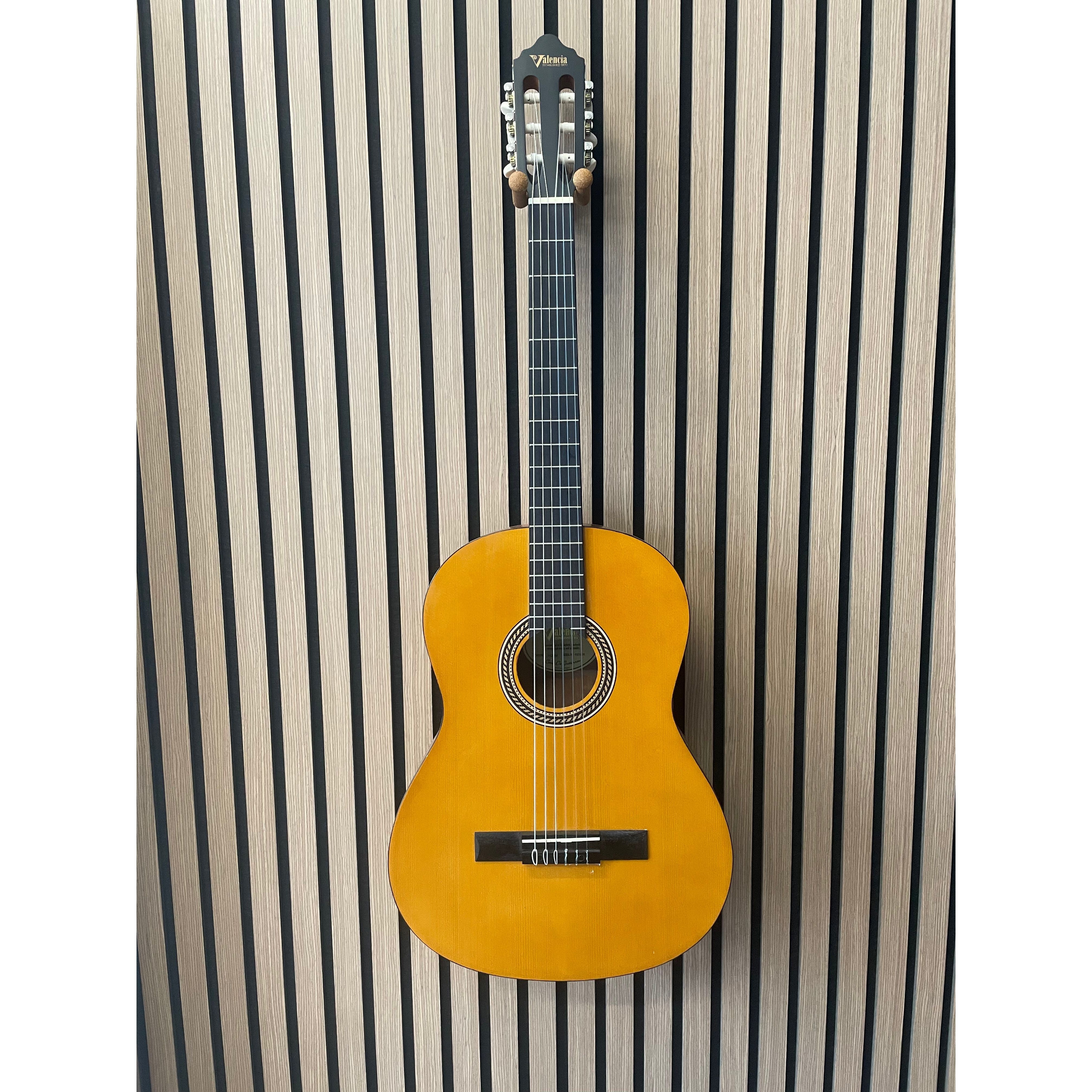 Valencia VC204 4/4 Natural Vintage Classical Acoustic Guitar Pre-Owned