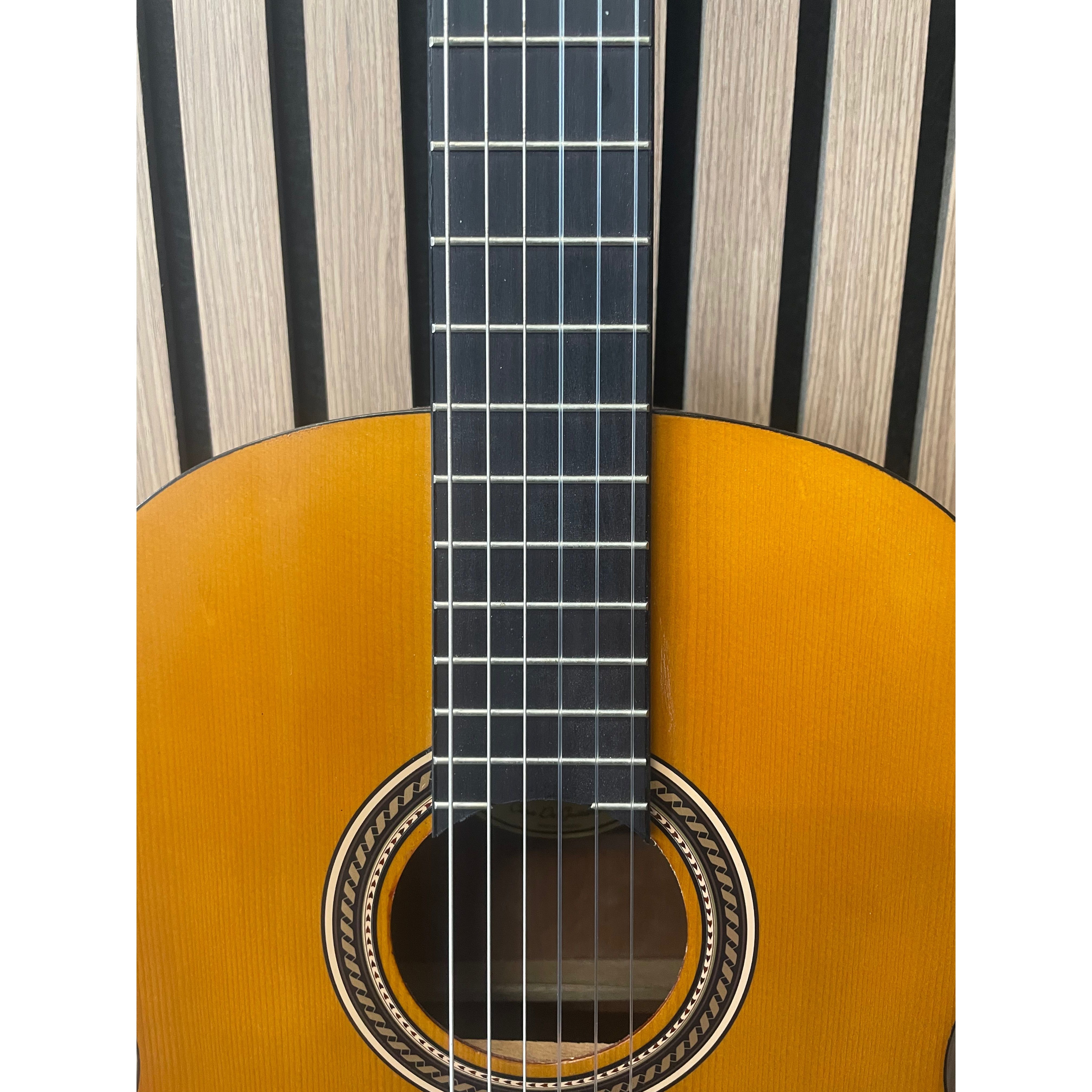 Valencia VC204 4/4 Natural Vintage Classical Acoustic Guitar Pre-Owned