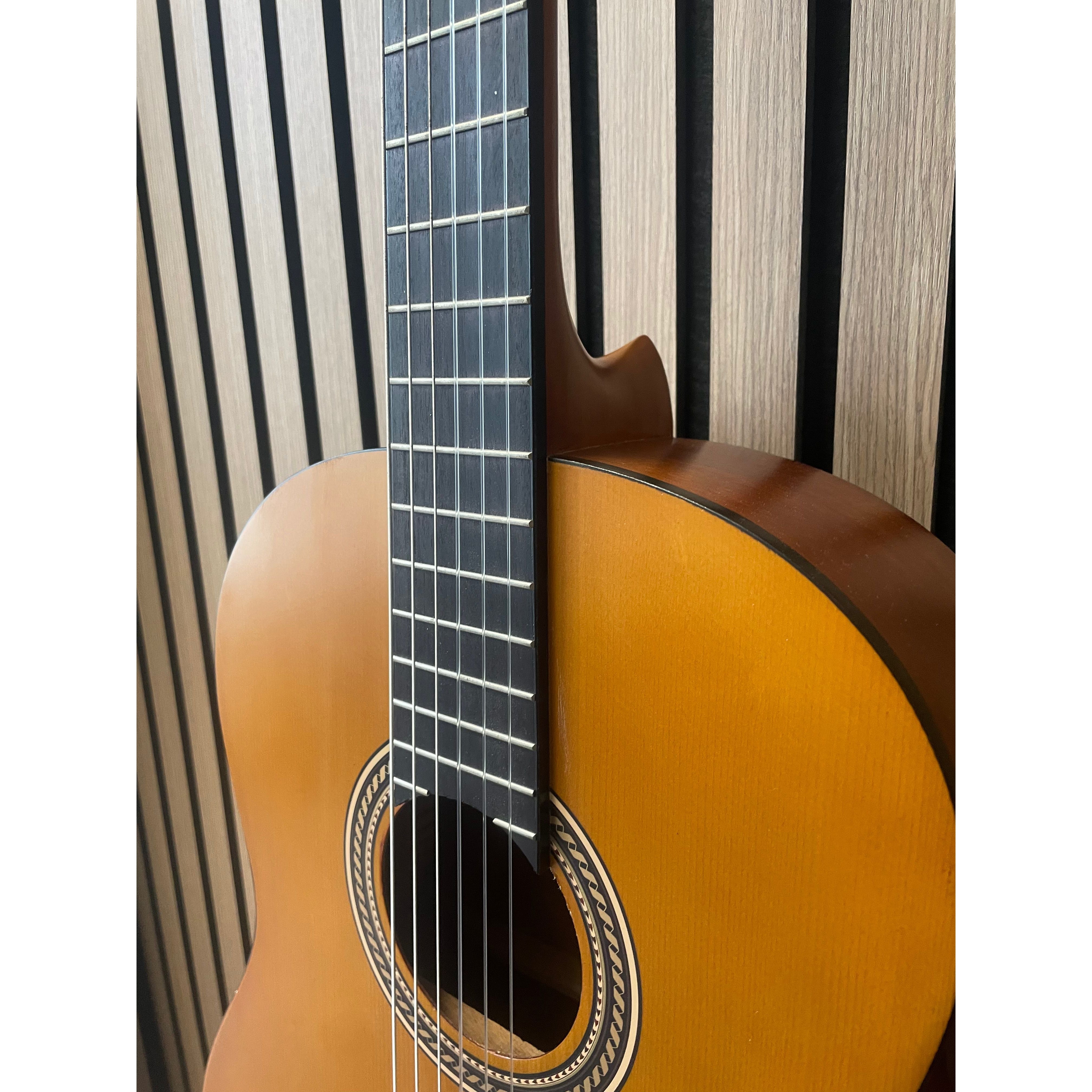 Valencia VC204 4/4 Natural Vintage Classical Acoustic Guitar Pre-Owned