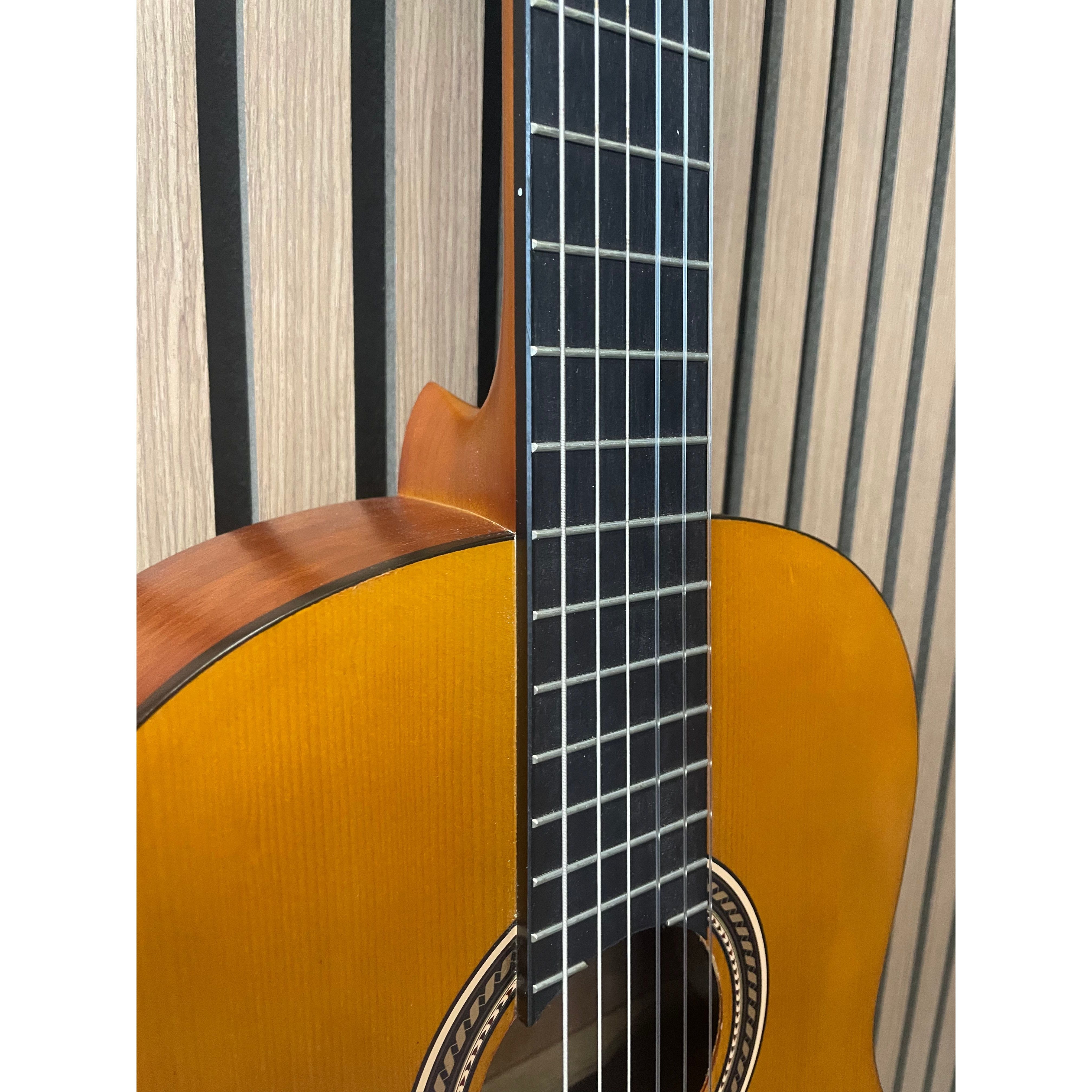 Valencia VC204 4/4 Natural Vintage Classical Acoustic Guitar Pre-Owned