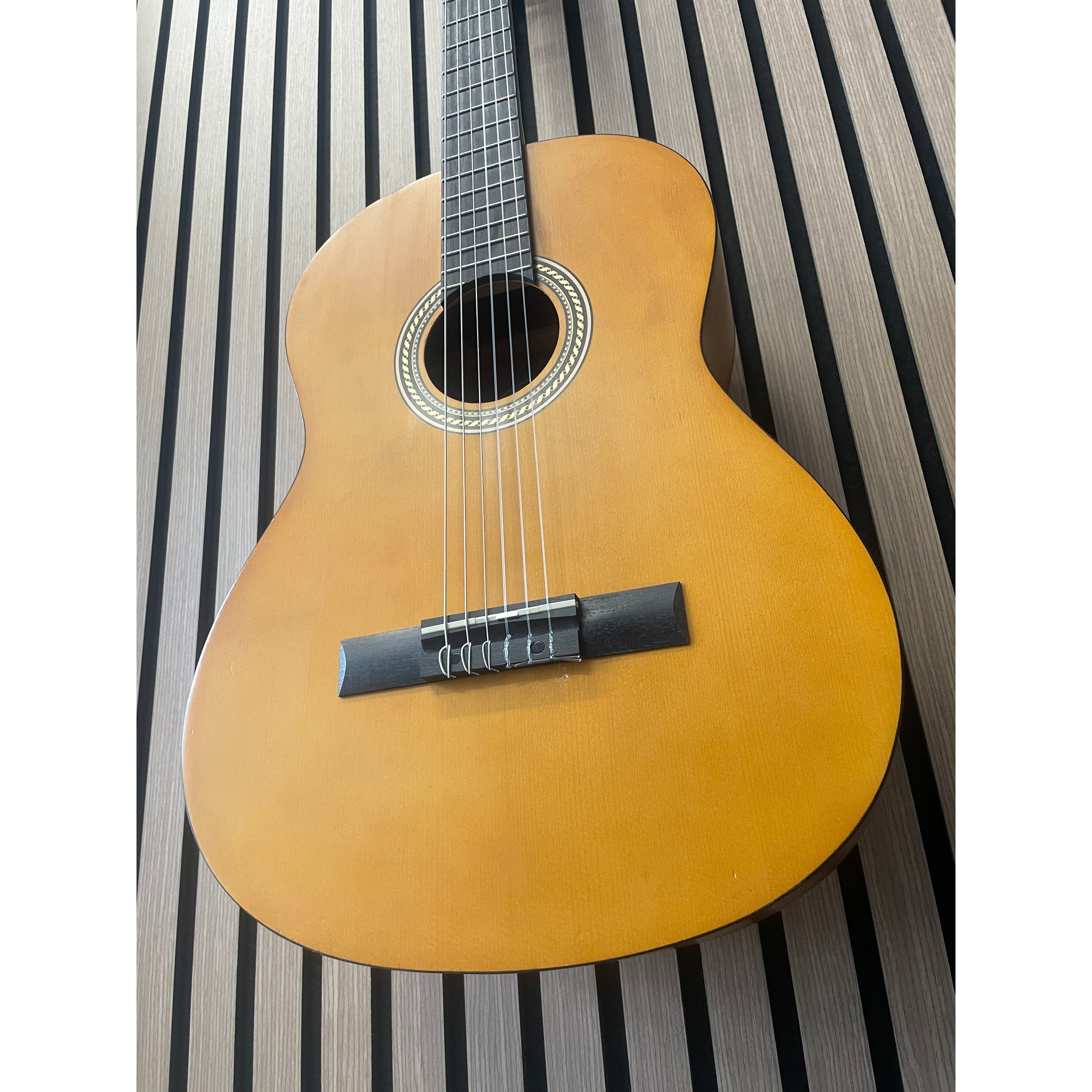 Valencia VC204 4/4 Natural Vintage Classical Acoustic Guitar Pre-Owned