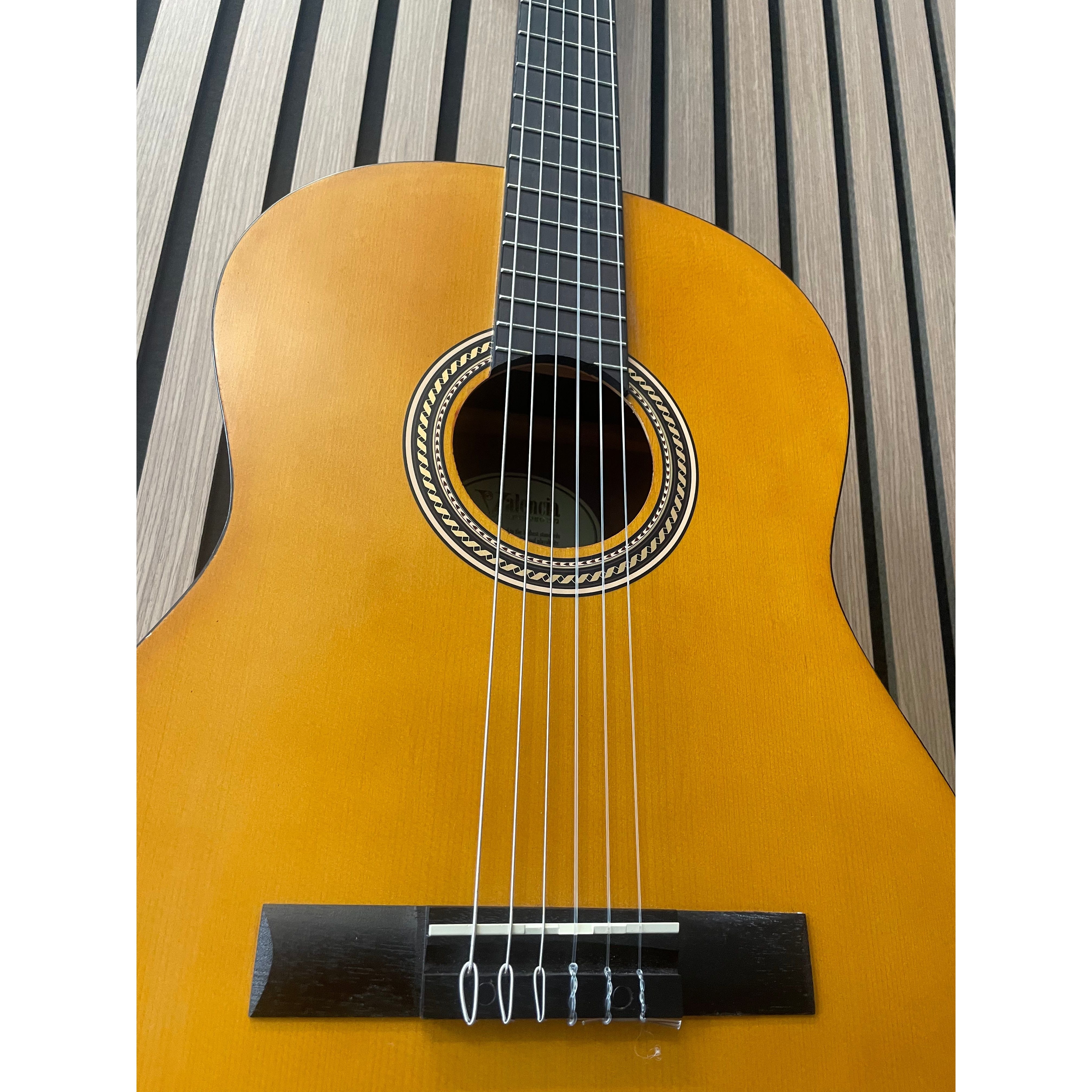 Valencia VC204 4/4 Natural Vintage Classical Acoustic Guitar Pre-Owned