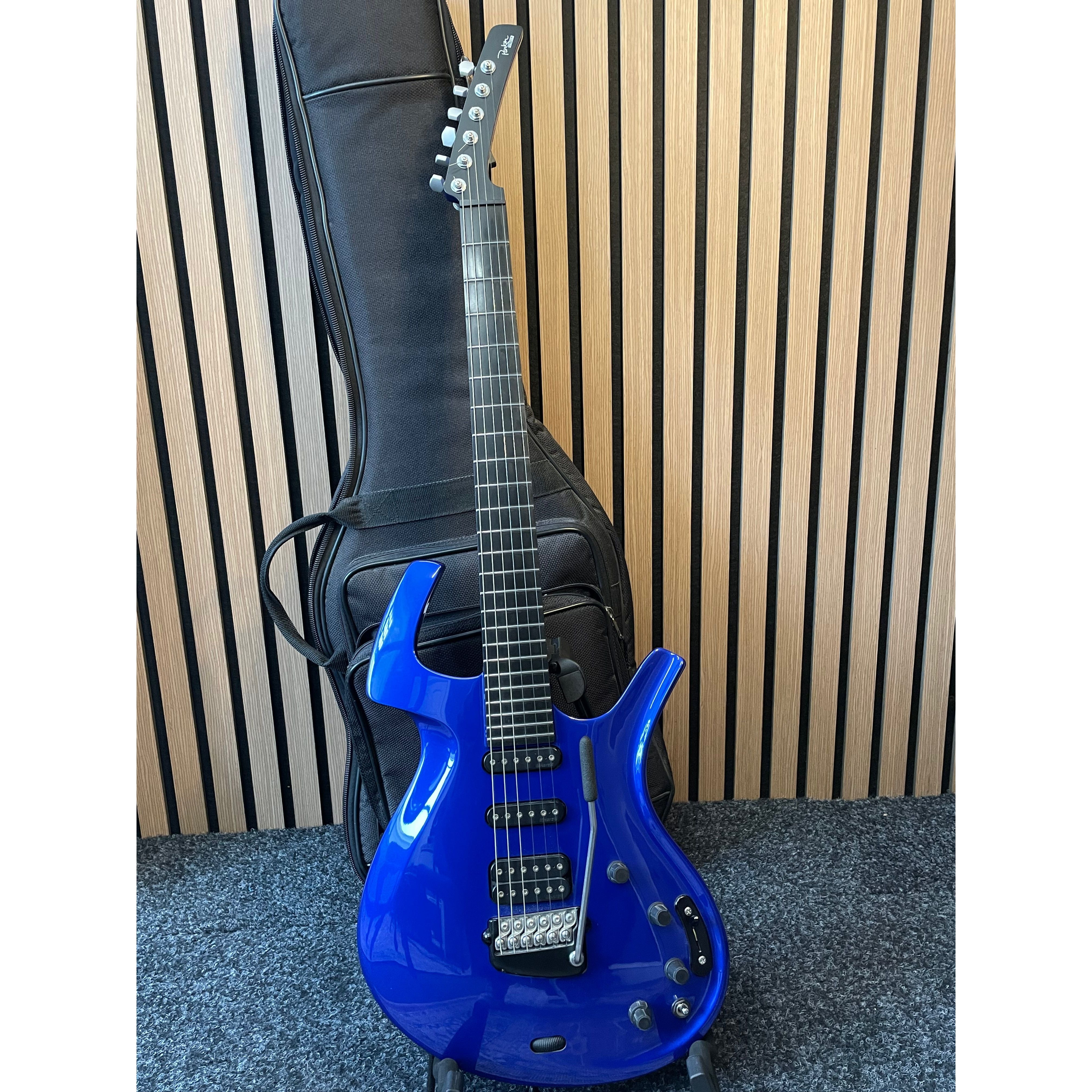 Parker Fly Deluxe (Refined) in Majik Blue in Original Padded Gigbag Pre-Owned