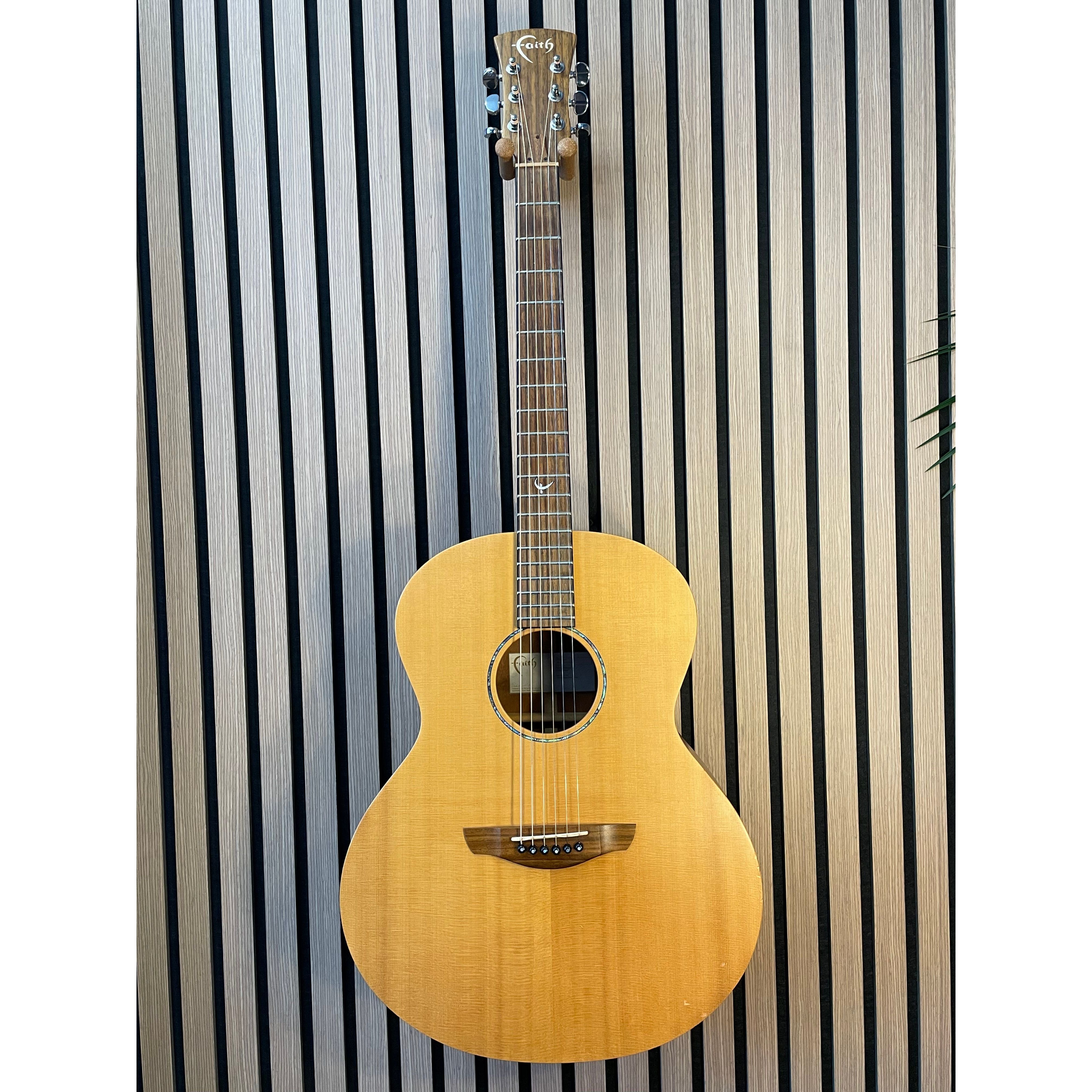 Faith Naked Series Neptune Acoustic Guitar Solid Spruce top Solid Mahogany Back & Sides with Gigbag Pre-Owned