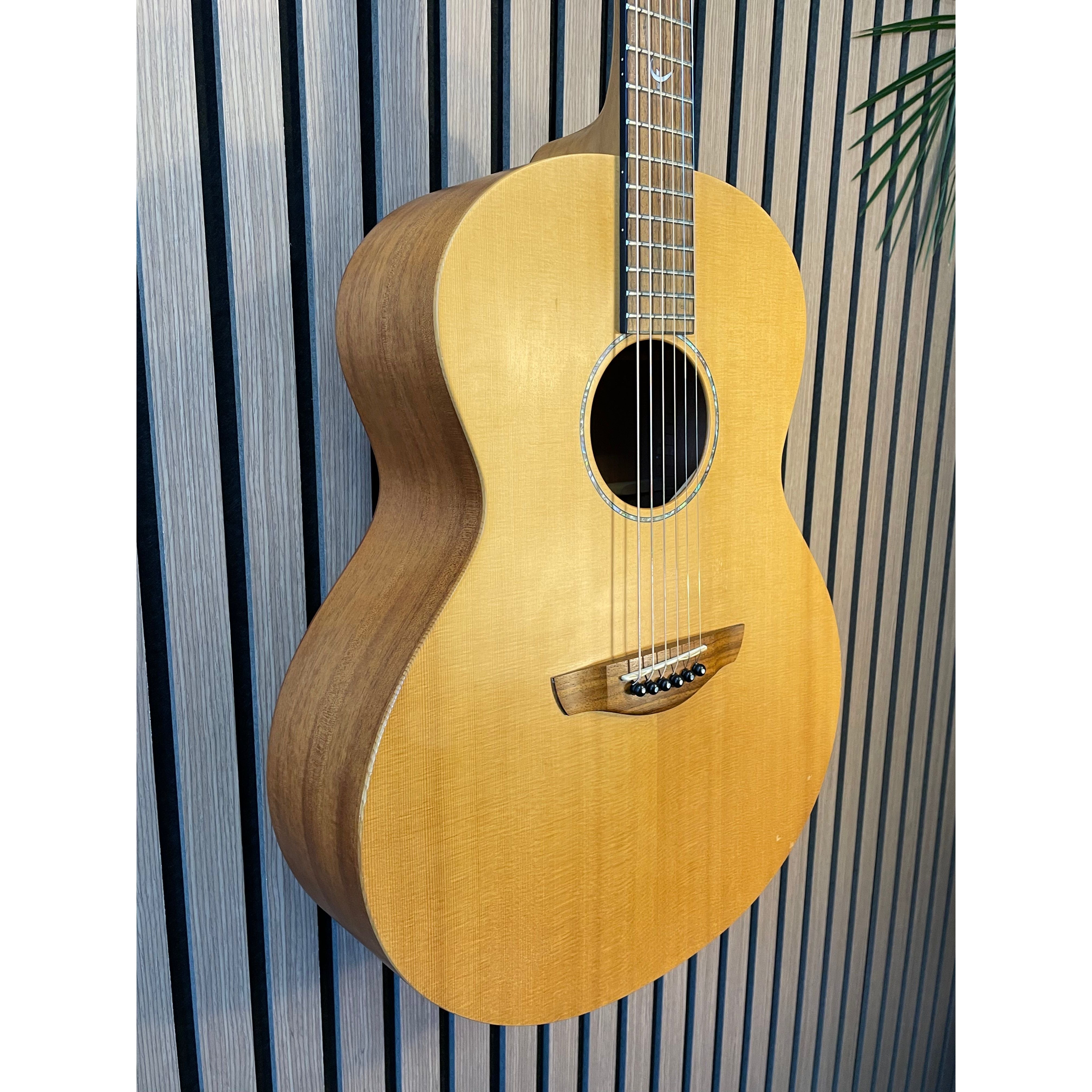 Faith Naked Series Neptune Acoustic Guitar Solid Spruce top Solid Mahogany Back & Sides with Gigbag Pre-Owned