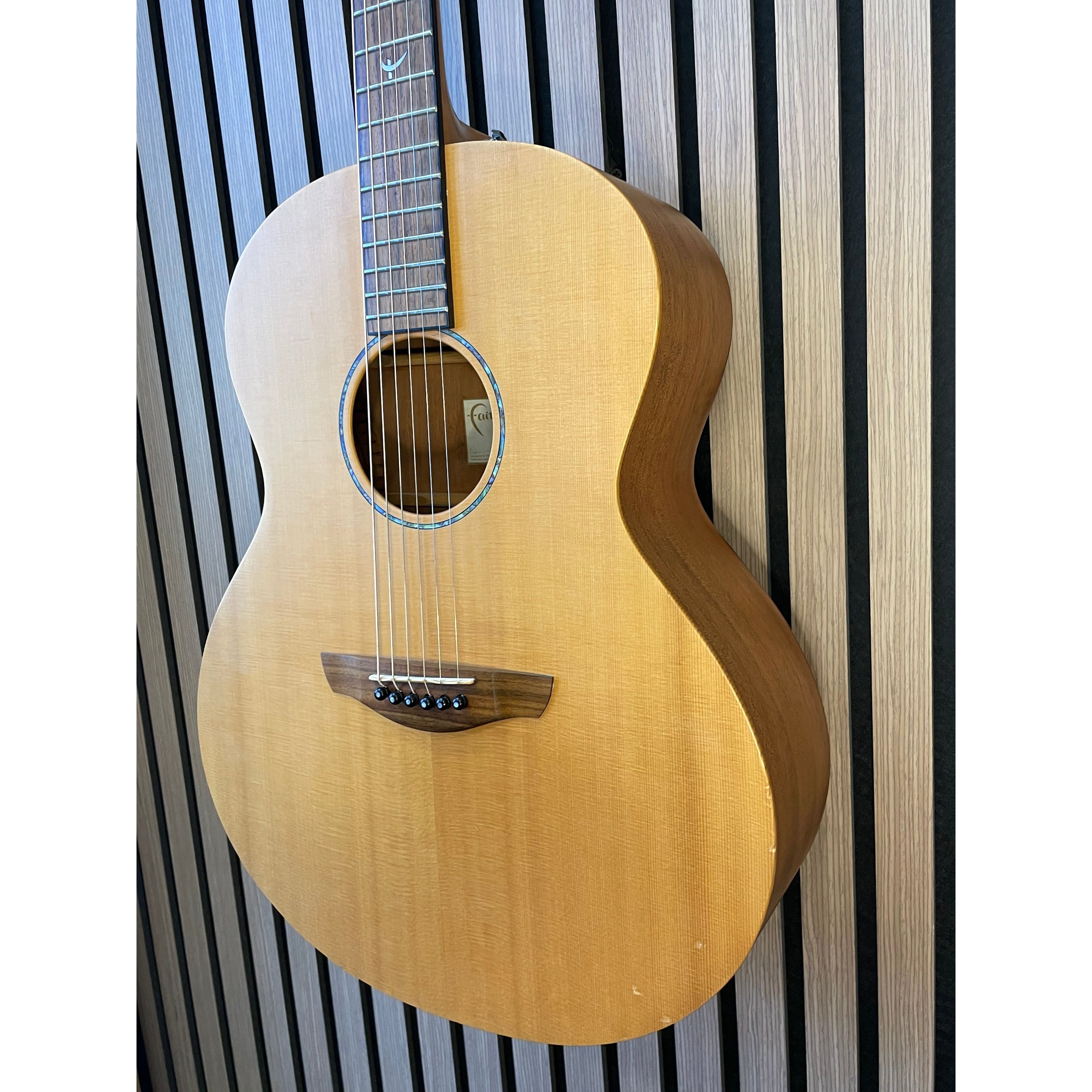 Faith Naked Series Neptune Acoustic Guitar Solid Spruce top Solid Mahogany Back & Sides with Gigbag Pre-Owned