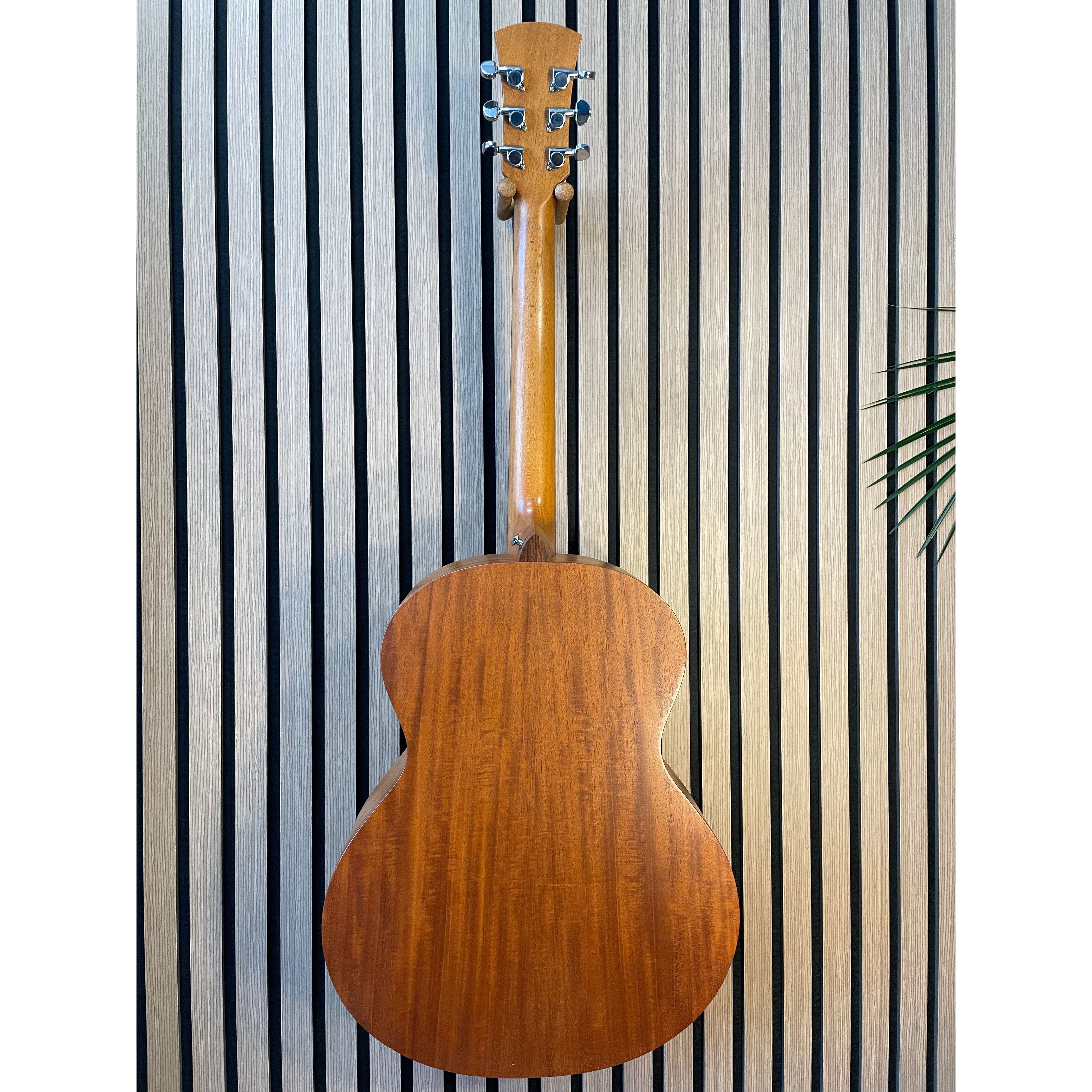 Faith Naked Series Neptune Acoustic Guitar Solid Spruce top Solid Mahogany Back & Sides with Gigbag Pre-Owned