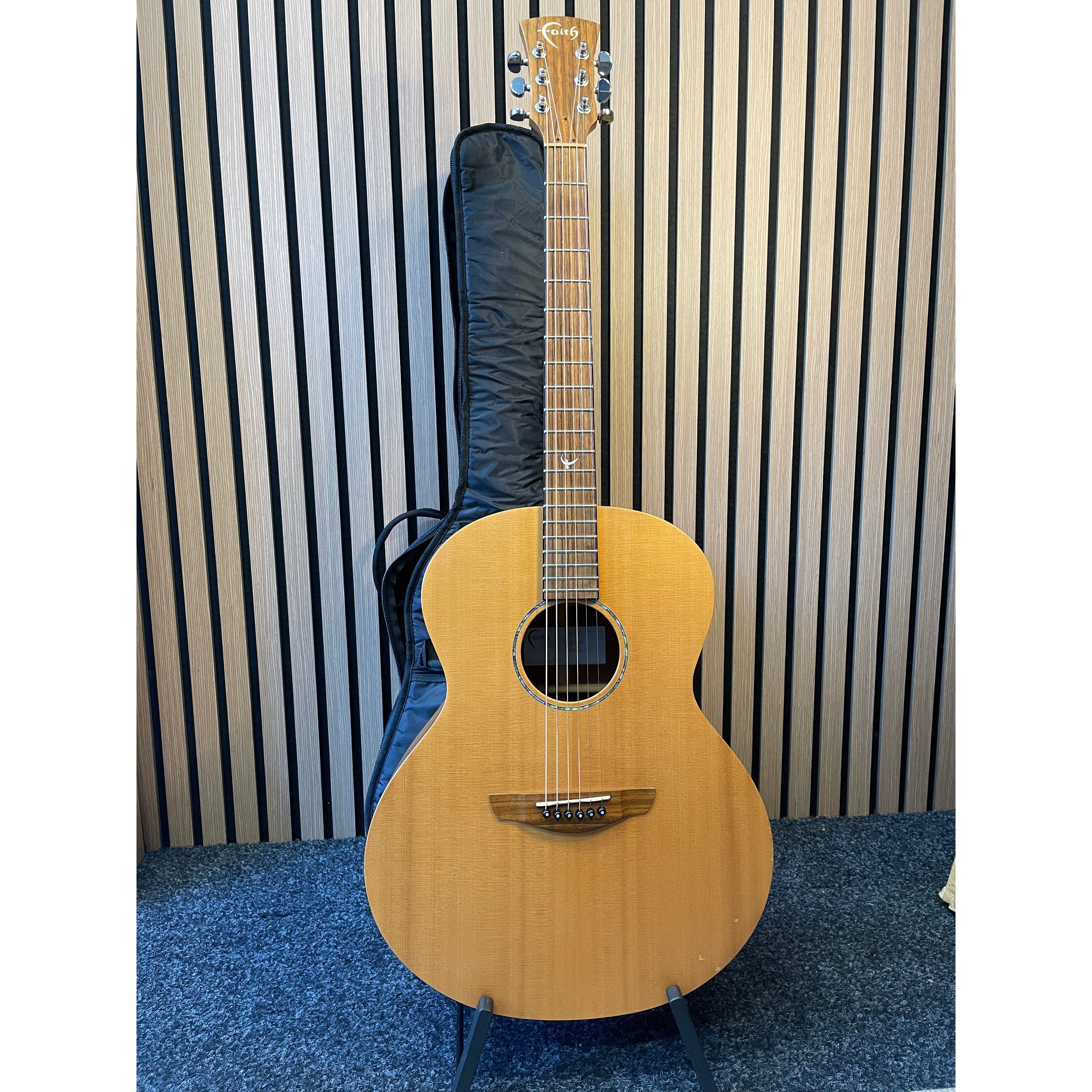Faith Naked Series Neptune Acoustic Guitar Solid Spruce top Solid Mahogany Back & Sides with Gigbag Pre-Owned