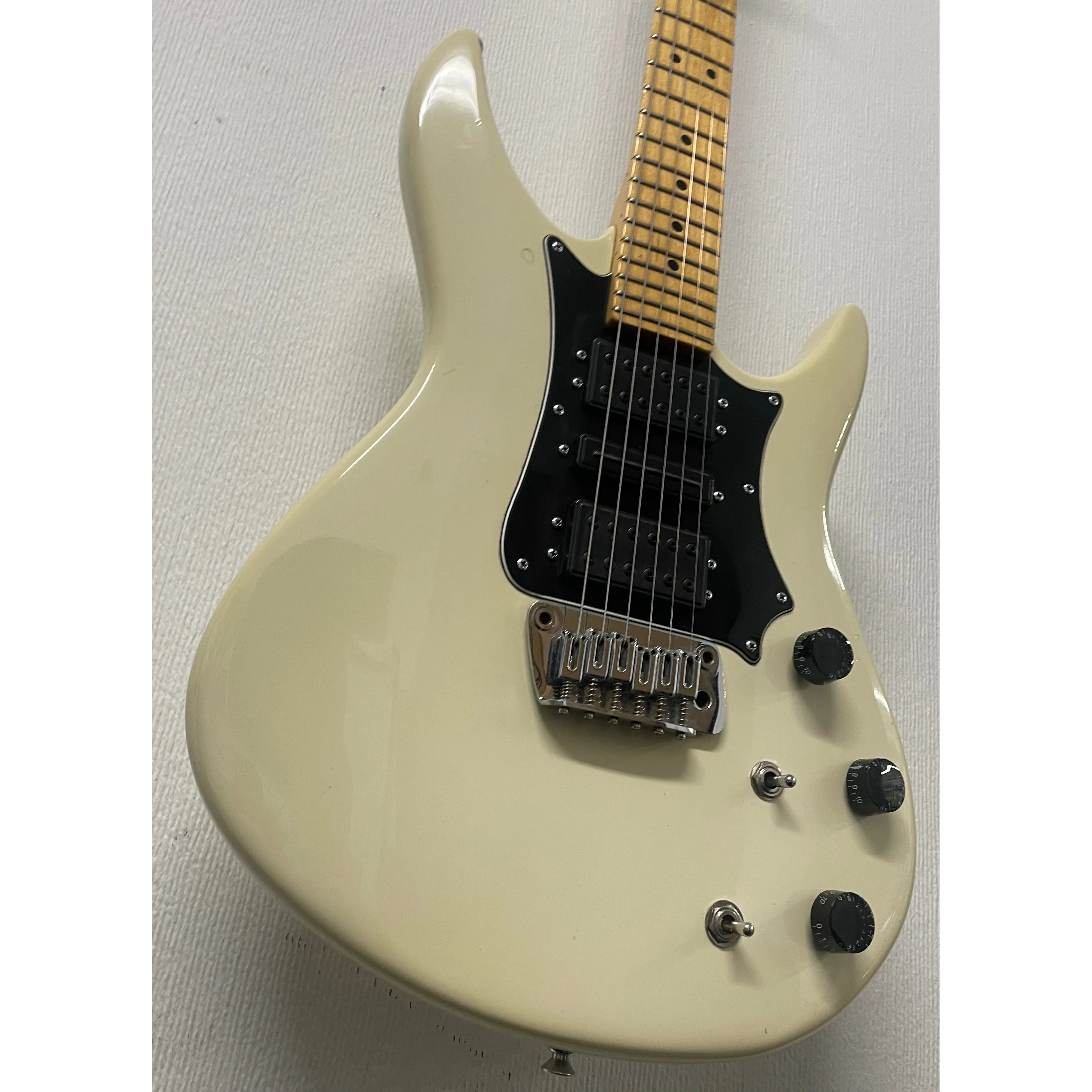 Peavey Horizon II 1983-1986 USA Electric Guitar in White Pre-Owned