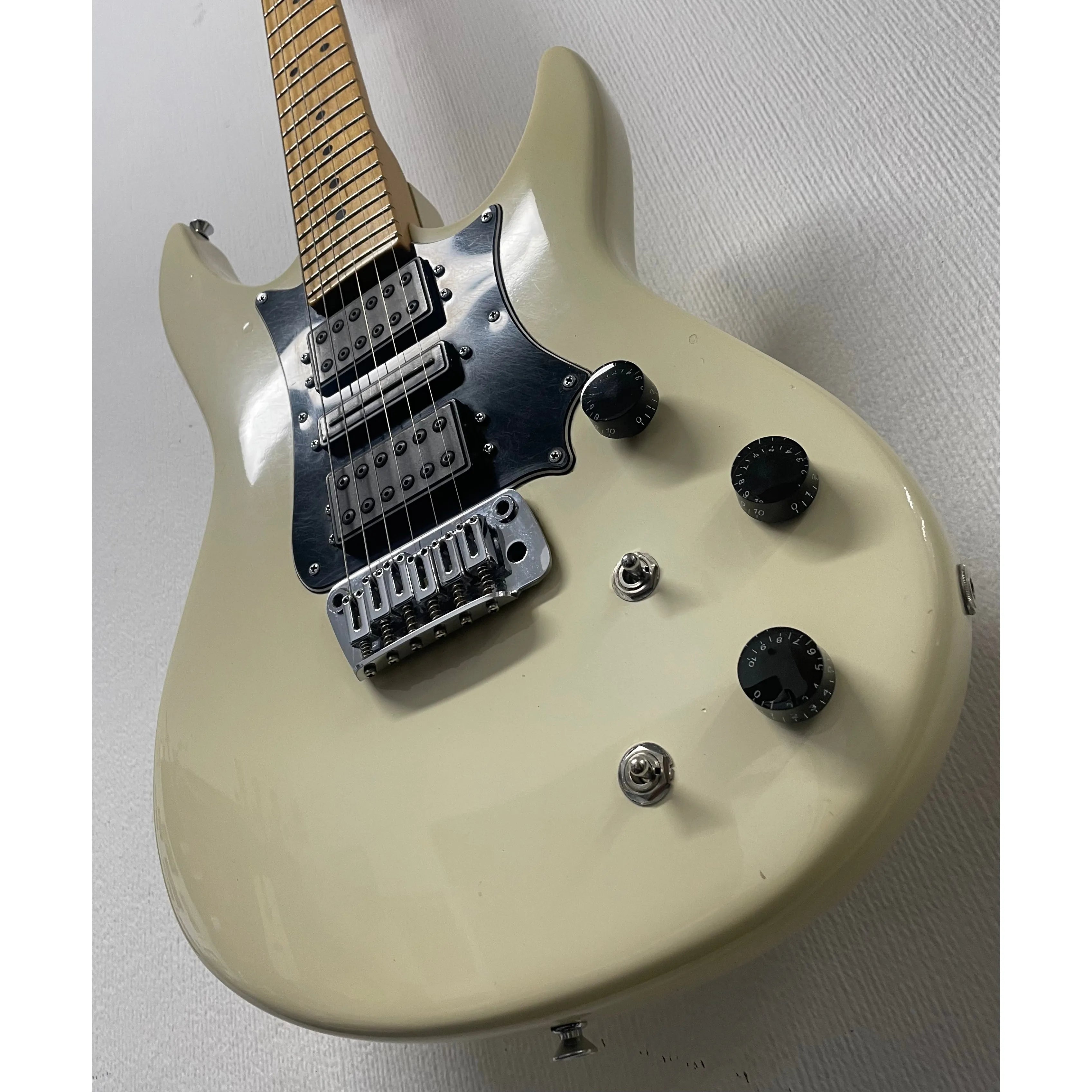 Peavey Horizon II 1983-1986 USA Electric Guitar in White Pre-Owned