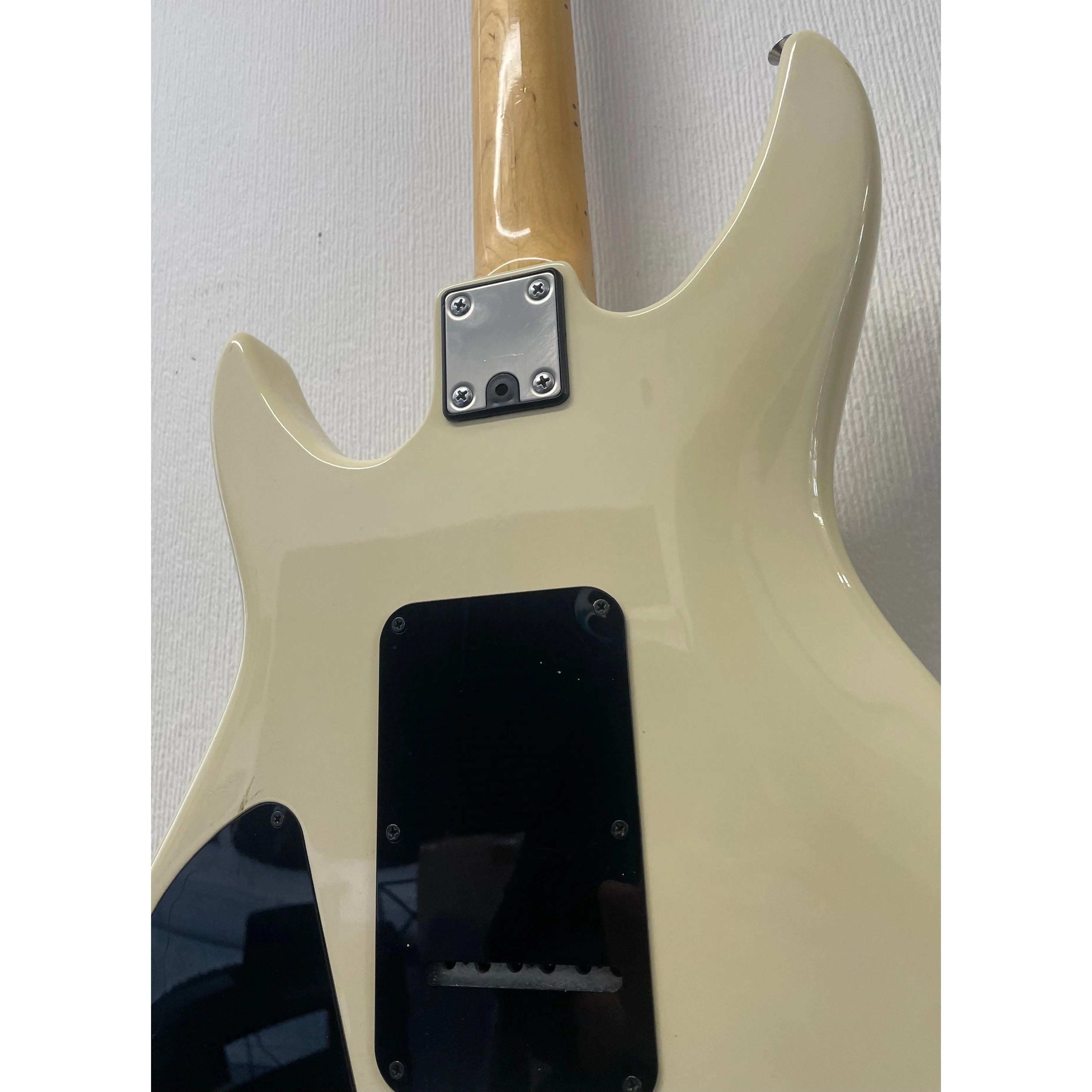 Peavey Horizon II 1983-1986 USA Electric Guitar in White Pre-Owned