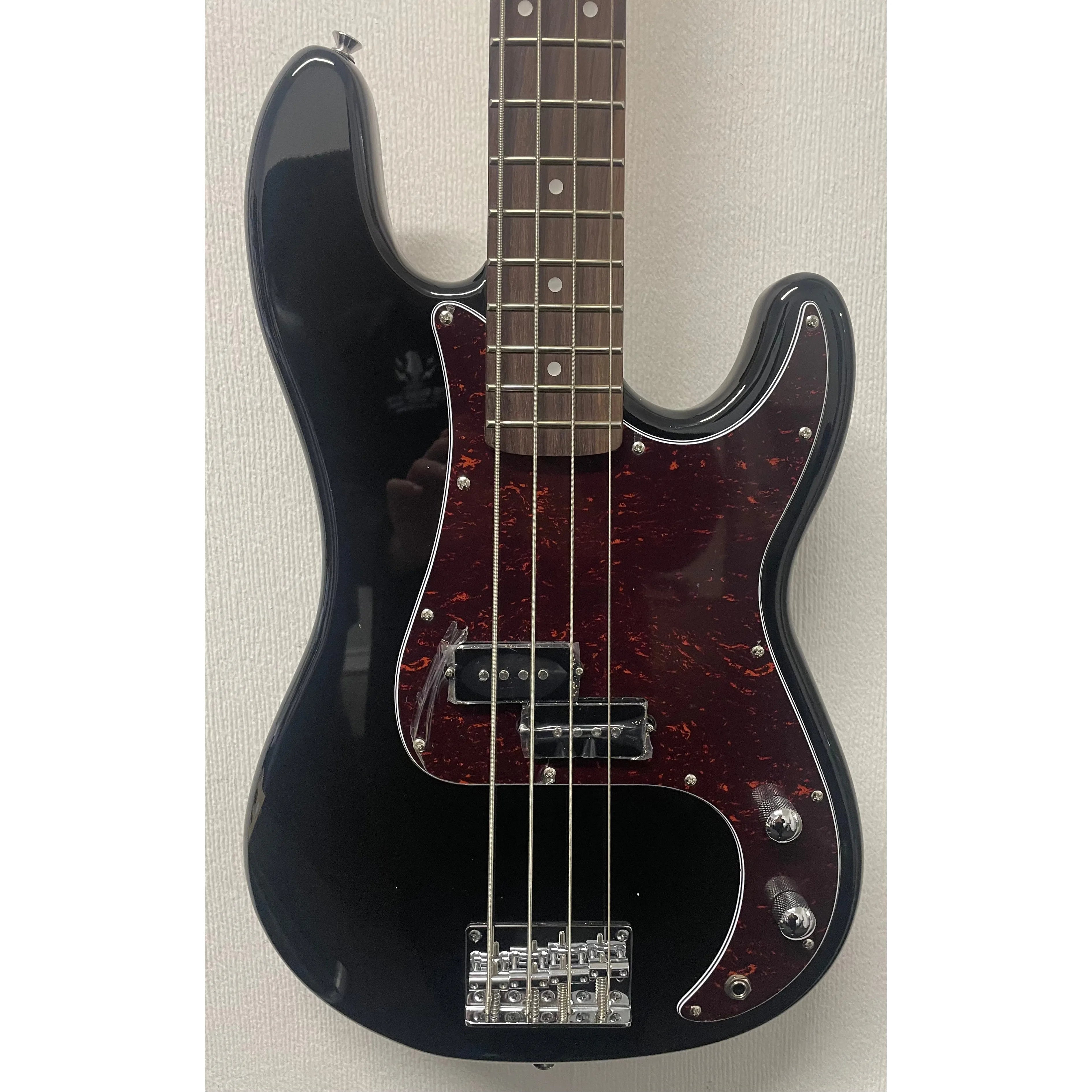 SX Bass Guitar PB Style in Black with Gigbag