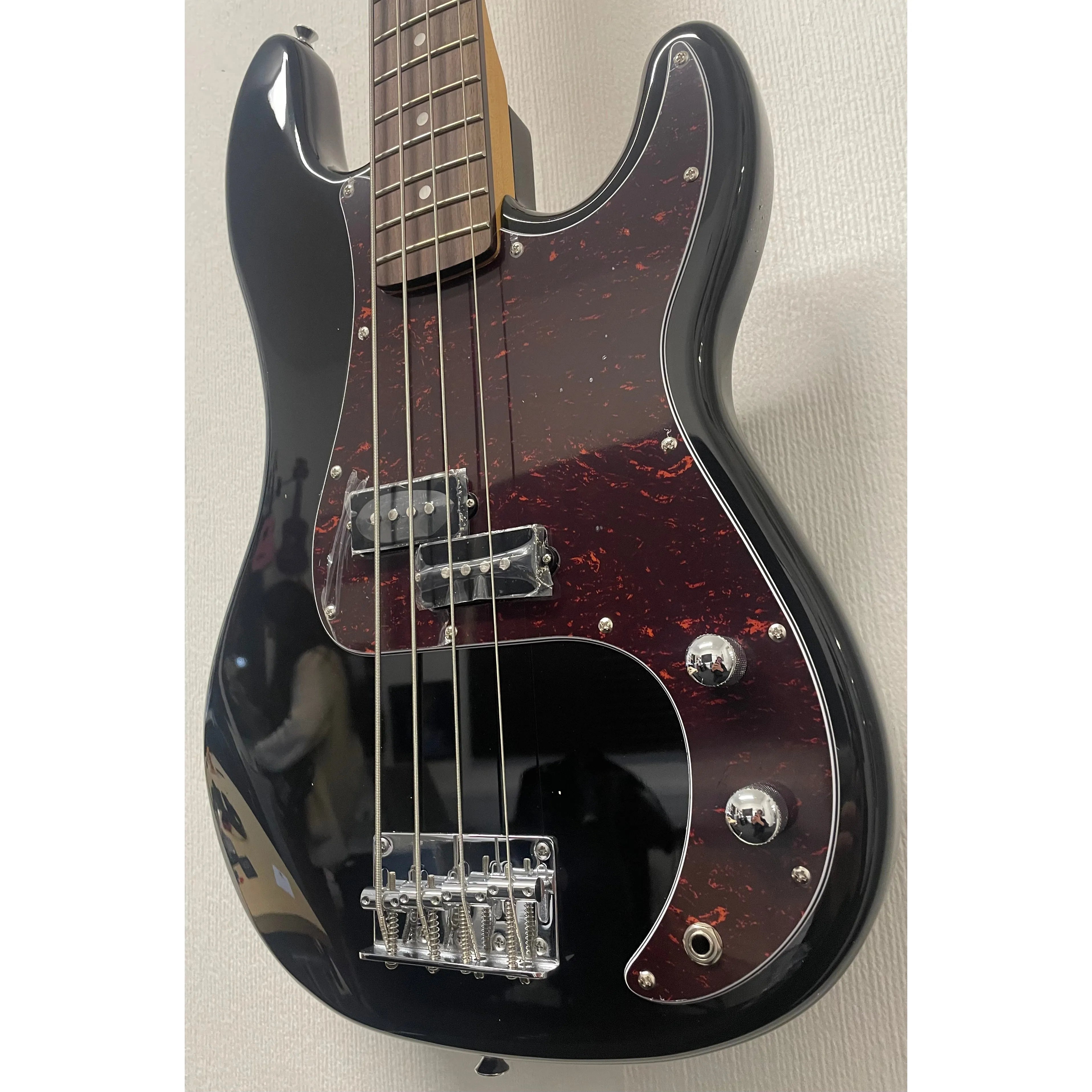 SX Bass Guitar PB Style in Black with Gigbag