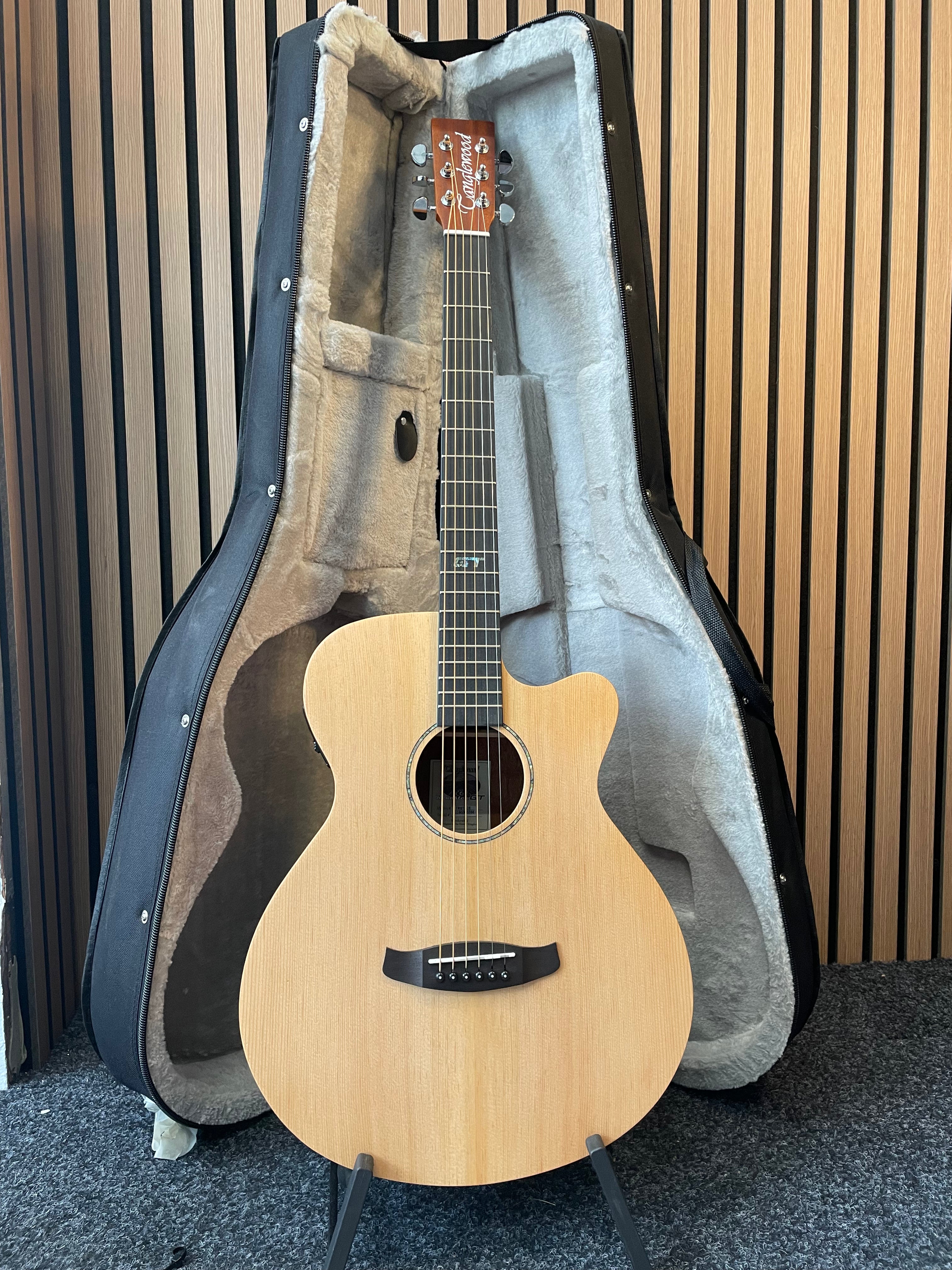 Tanglewood Roadster GT Super Folk Electro Acoustic Guitar in Natural Satin with Styrofoam Case Pre-Owned
