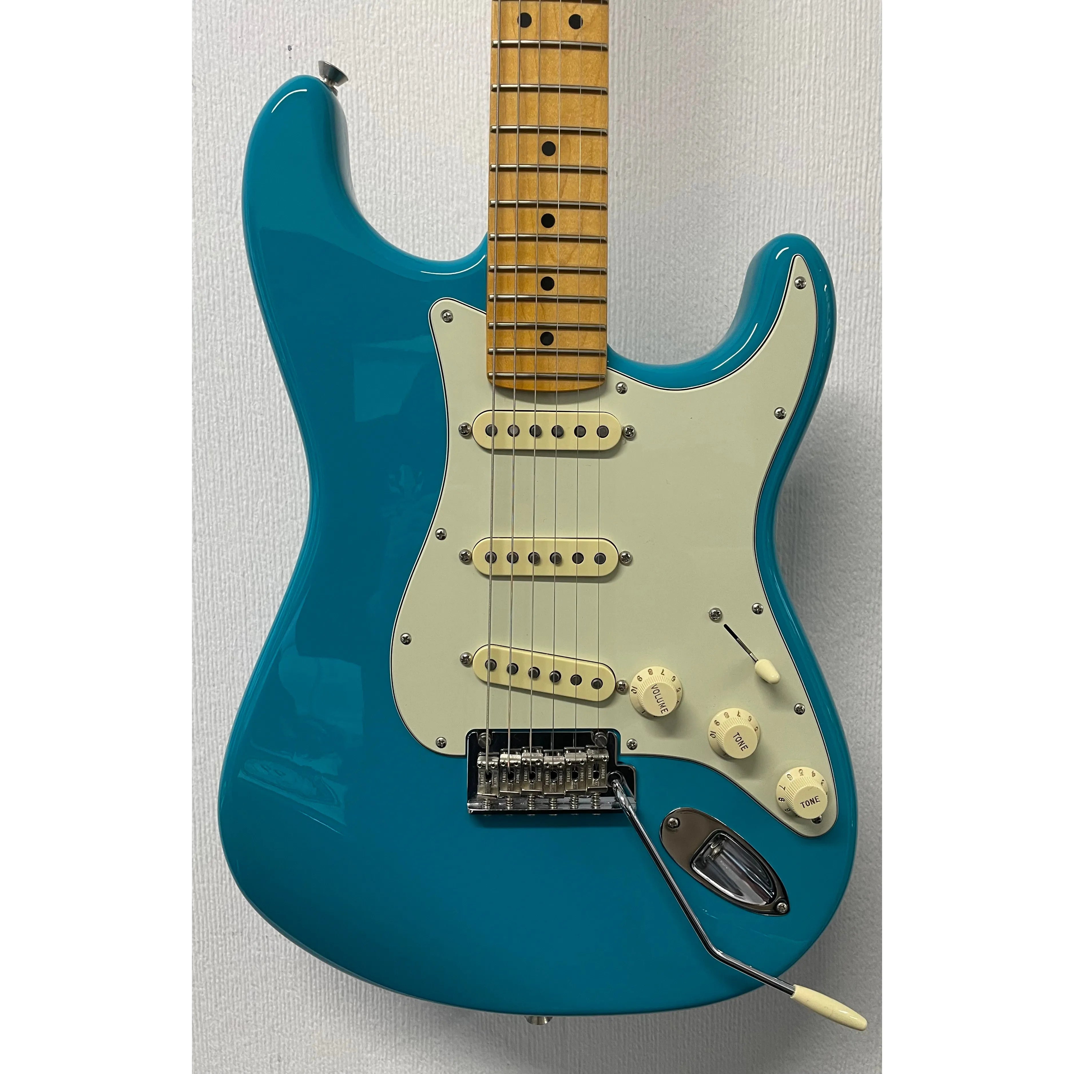 Fender American Professional II Stratocaster in Miami Blue 2022 with Gigbag Pre-Owned