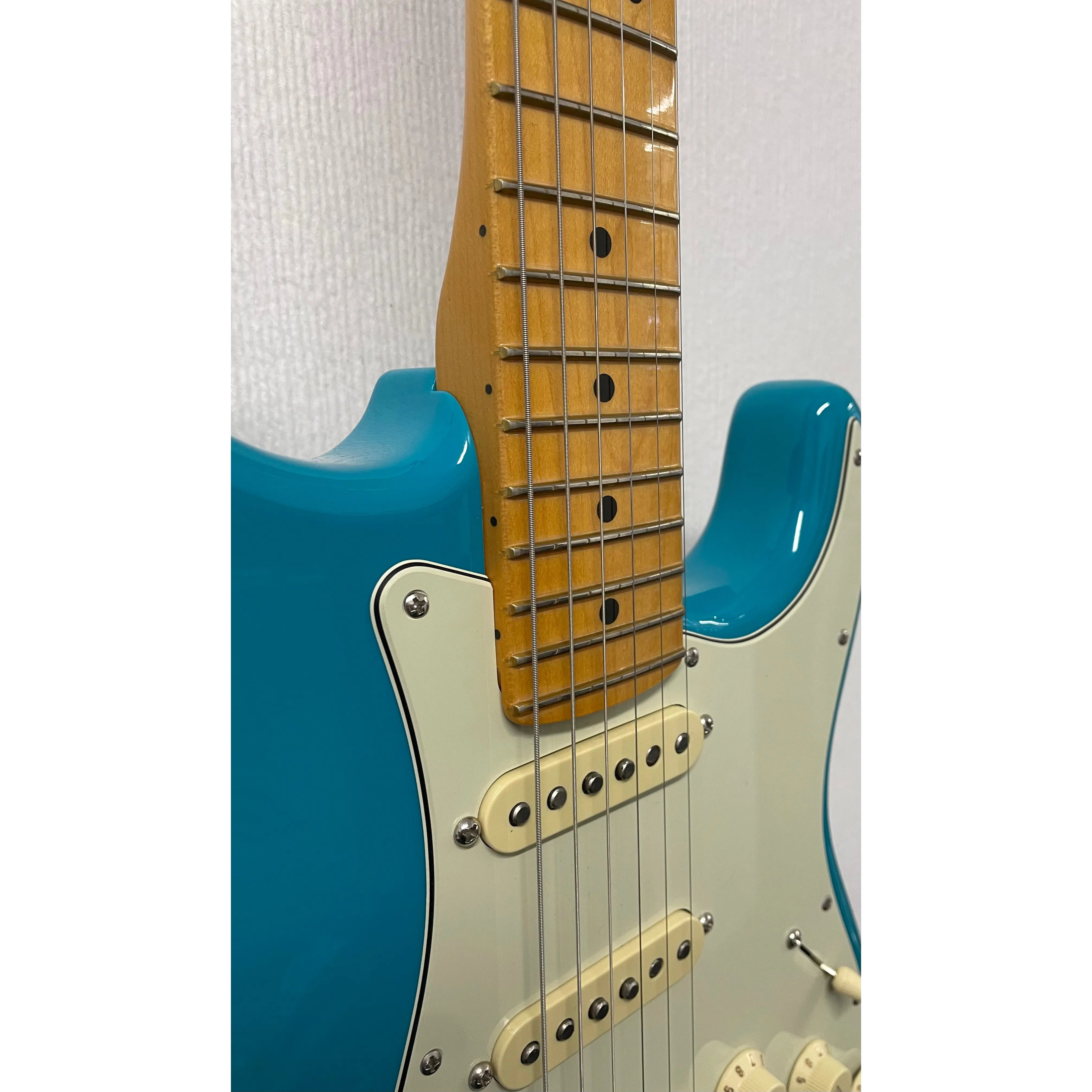 Fender American Professional II Stratocaster in Miami Blue 2022 with Gigbag Pre-Owned