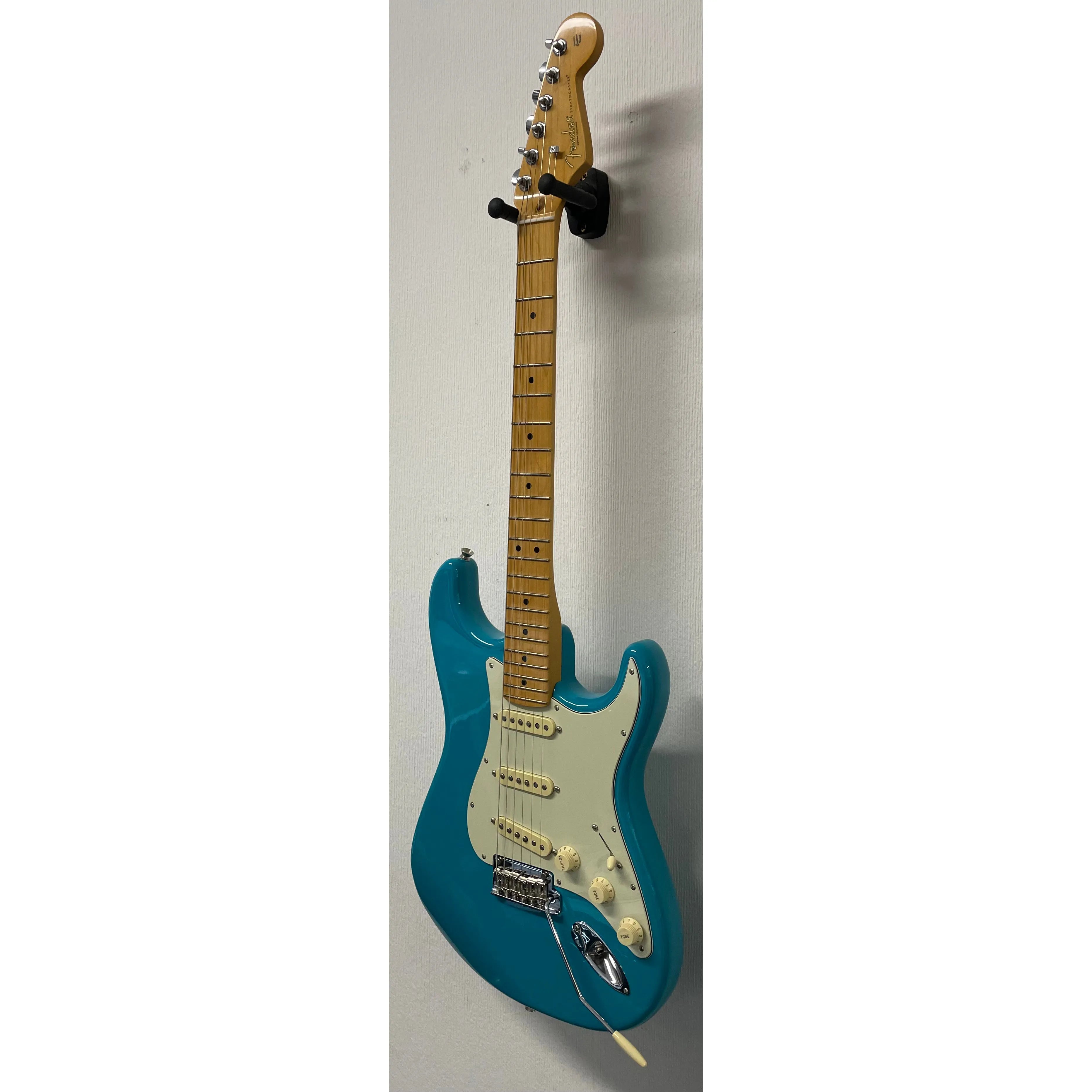 Fender American Professional II Stratocaster in Miami Blue 2022 with Gigbag Pre-Owned