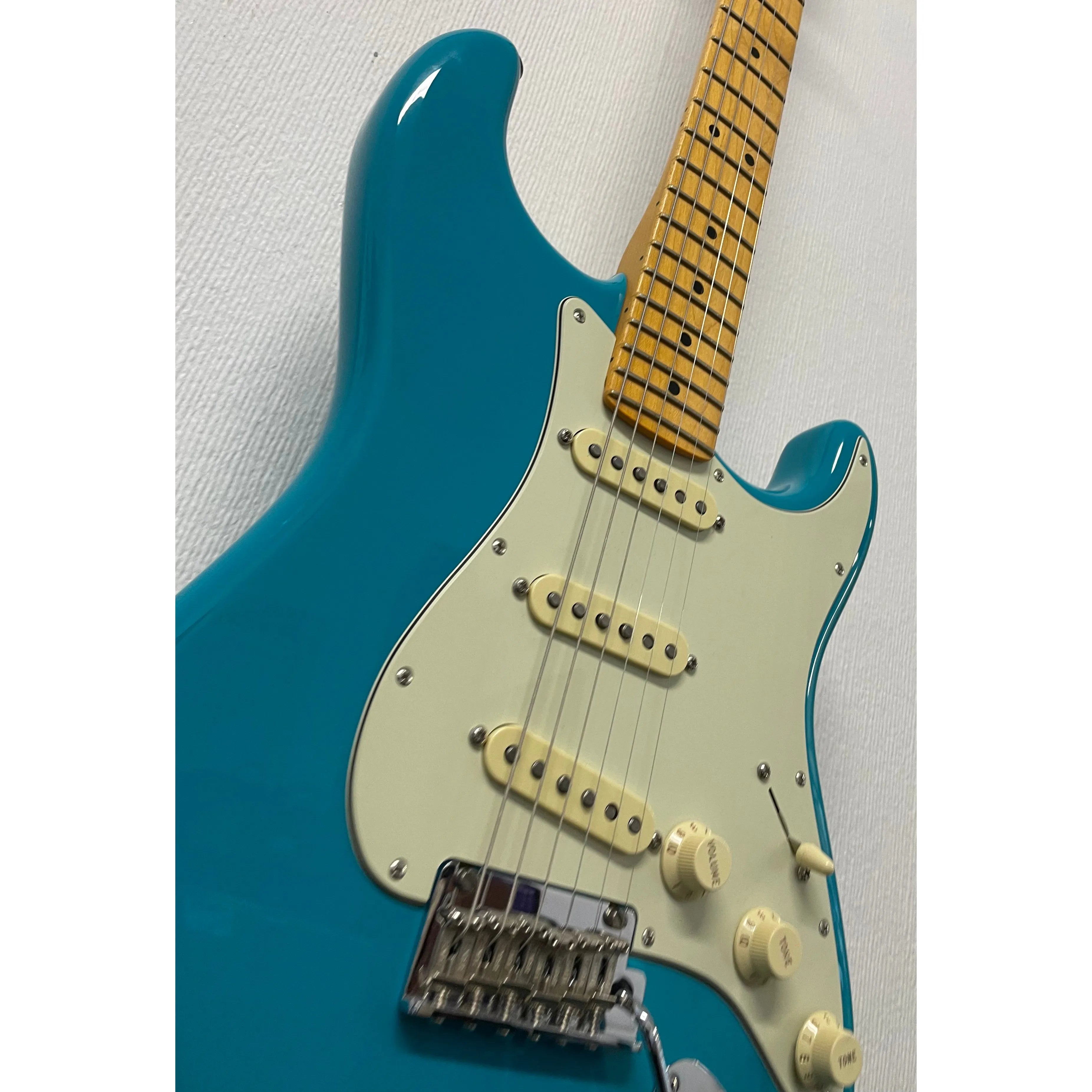 Fender American Professional II Stratocaster in Miami Blue 2022 with Gigbag Pre-Owned