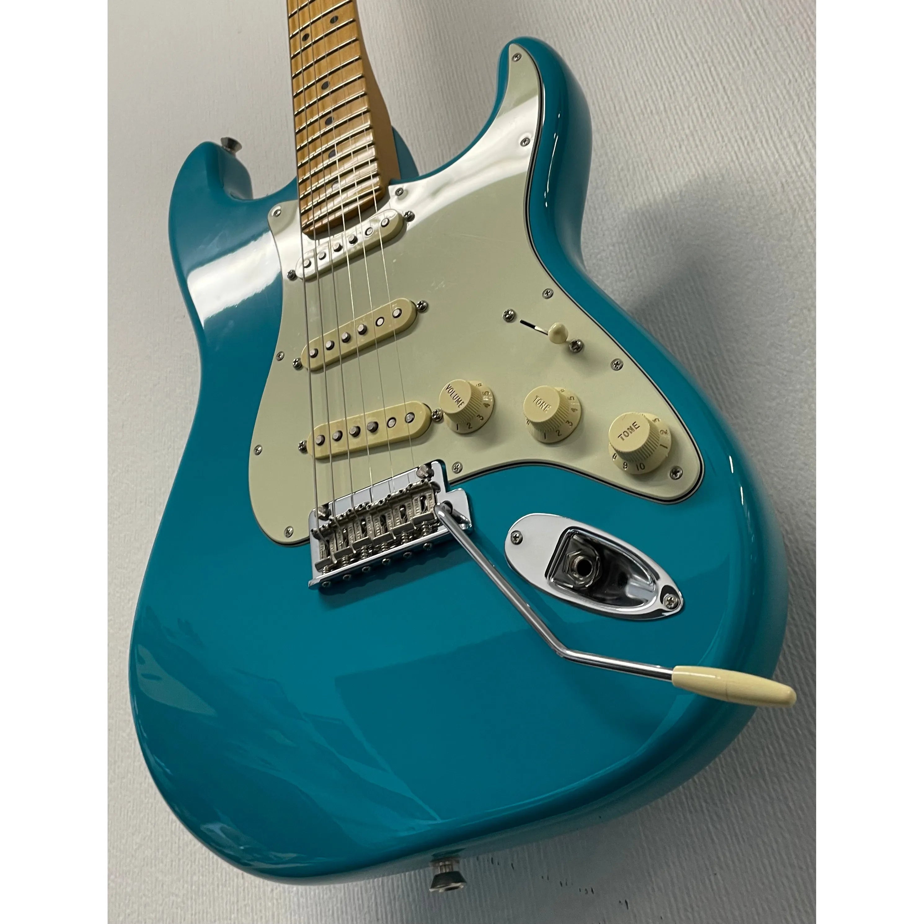 Fender American Professional II Stratocaster in Miami Blue 2022 with Gigbag Pre-Owned