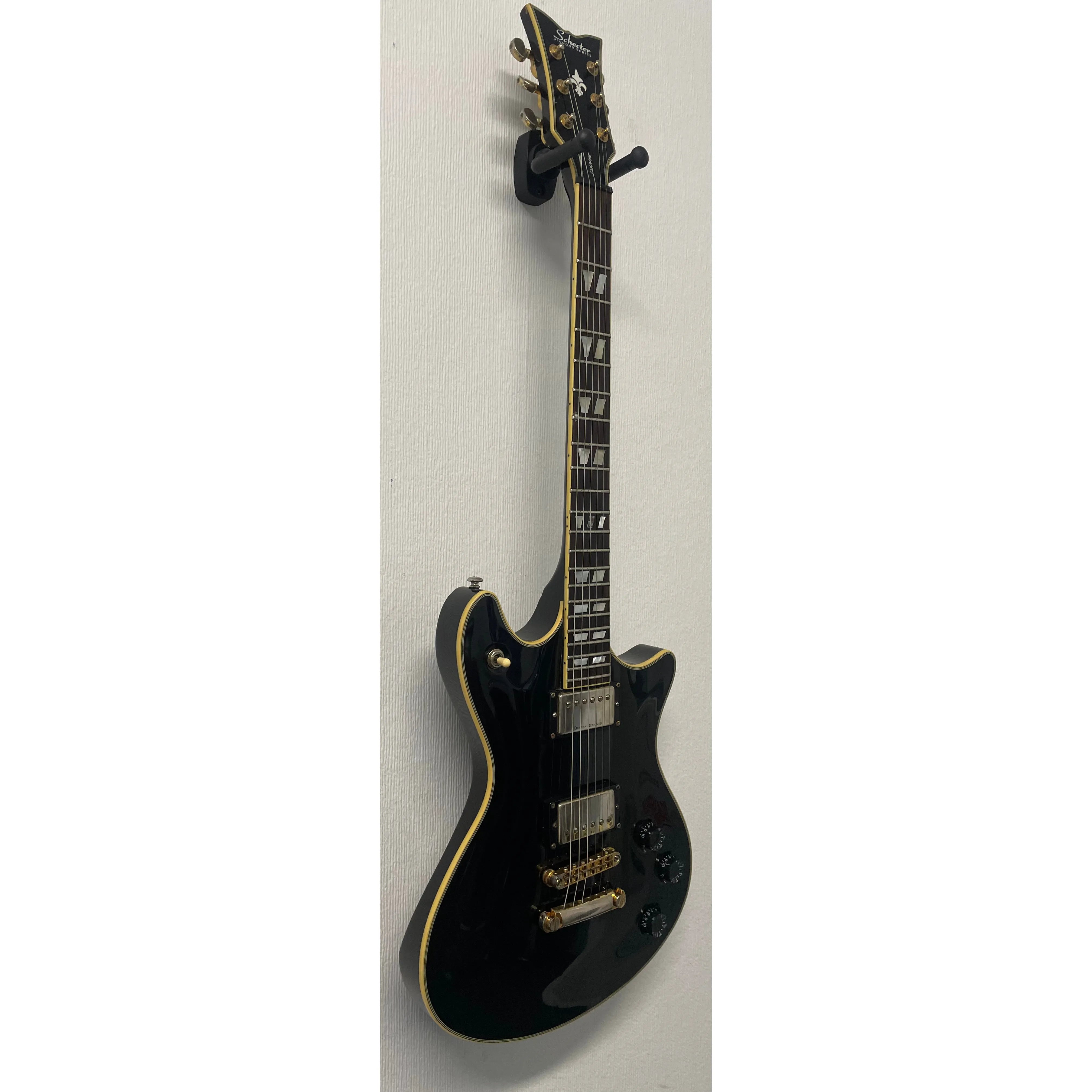 Schecter Diamond Series Tempest Custom in Black Pre-Owned