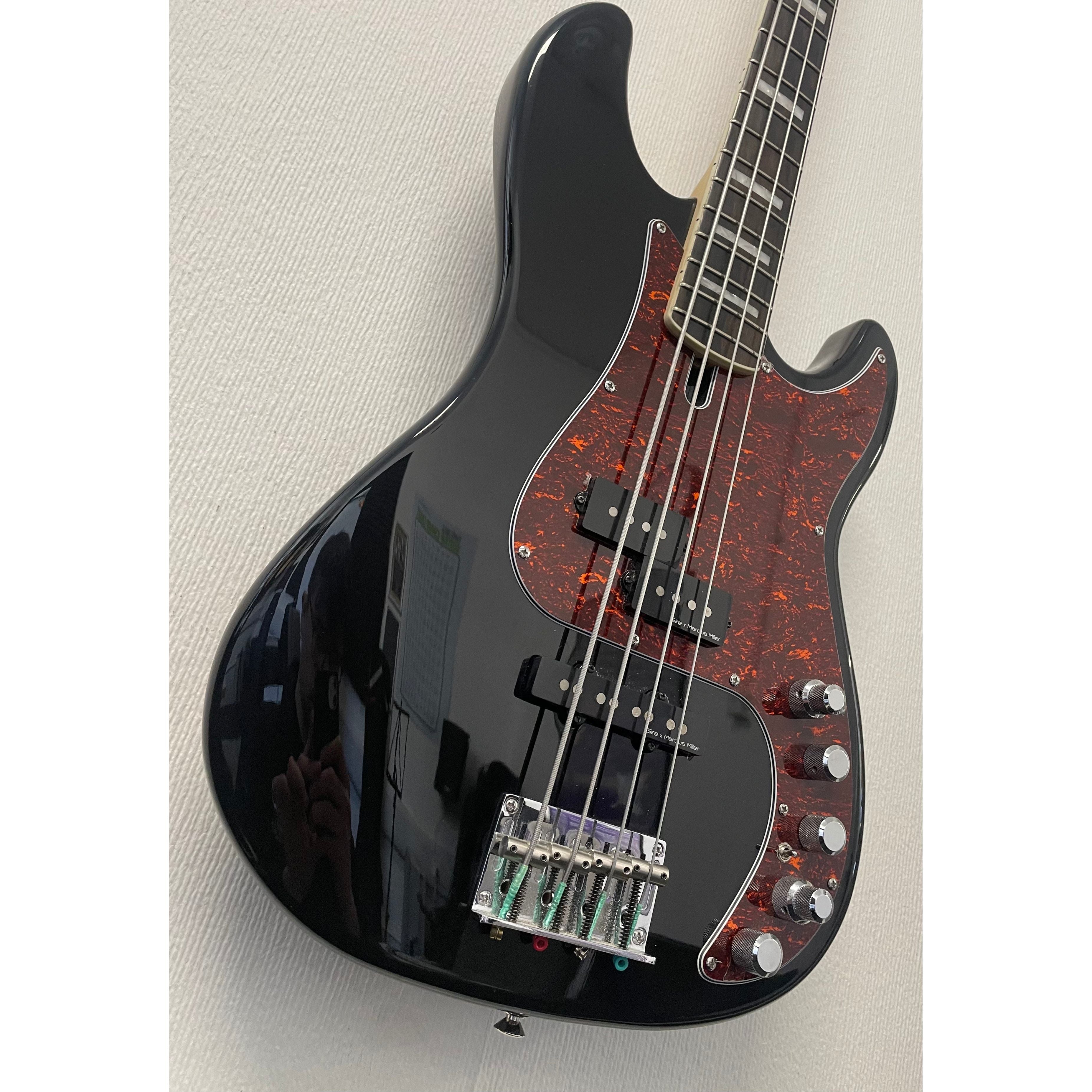 Sire X Marcus Miller P7 Passive/Active Electric Bass in Gloss Black Pre-Owned