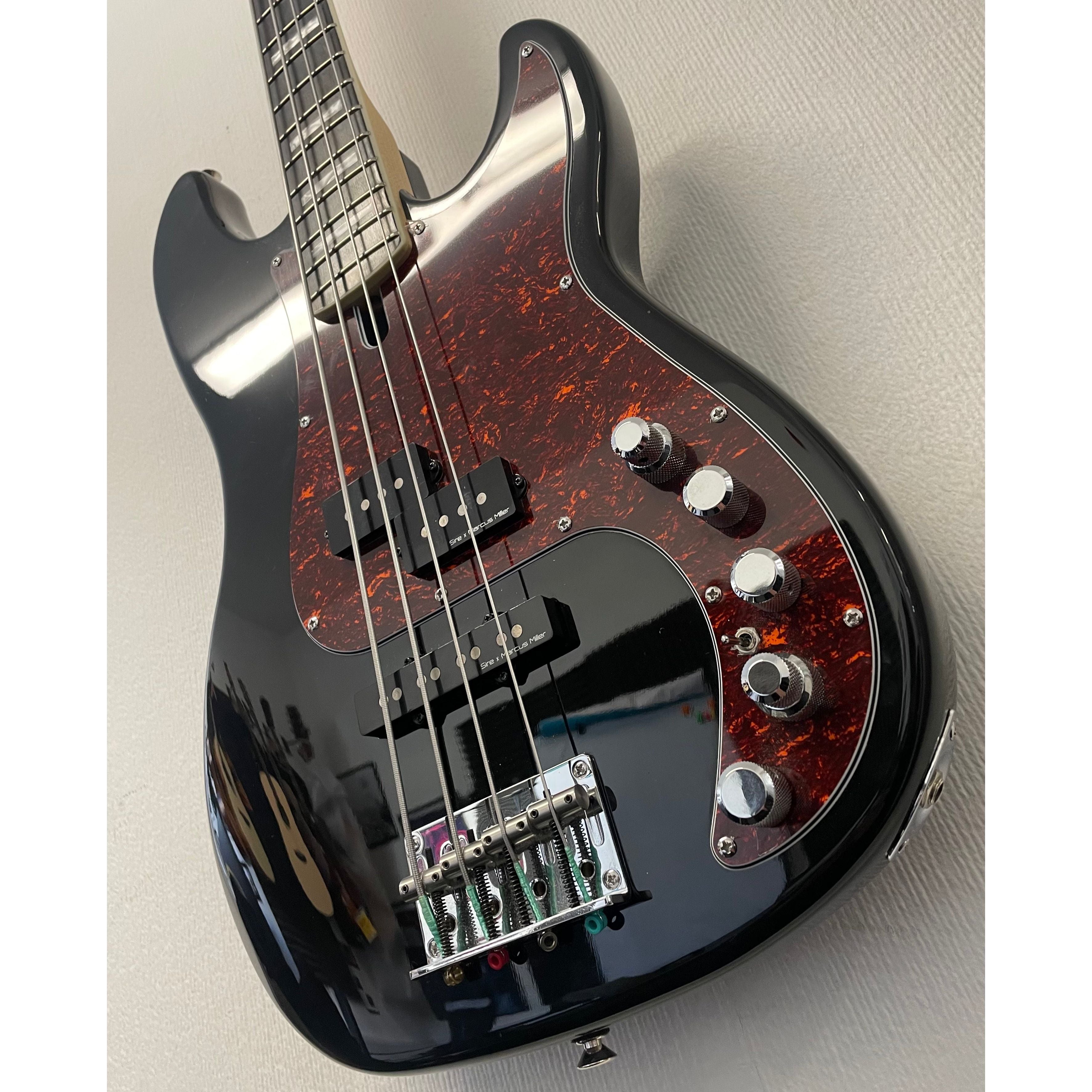 Sire X Marcus Miller P7 Passive/Active Electric Bass in Gloss Black Pre-Owned
