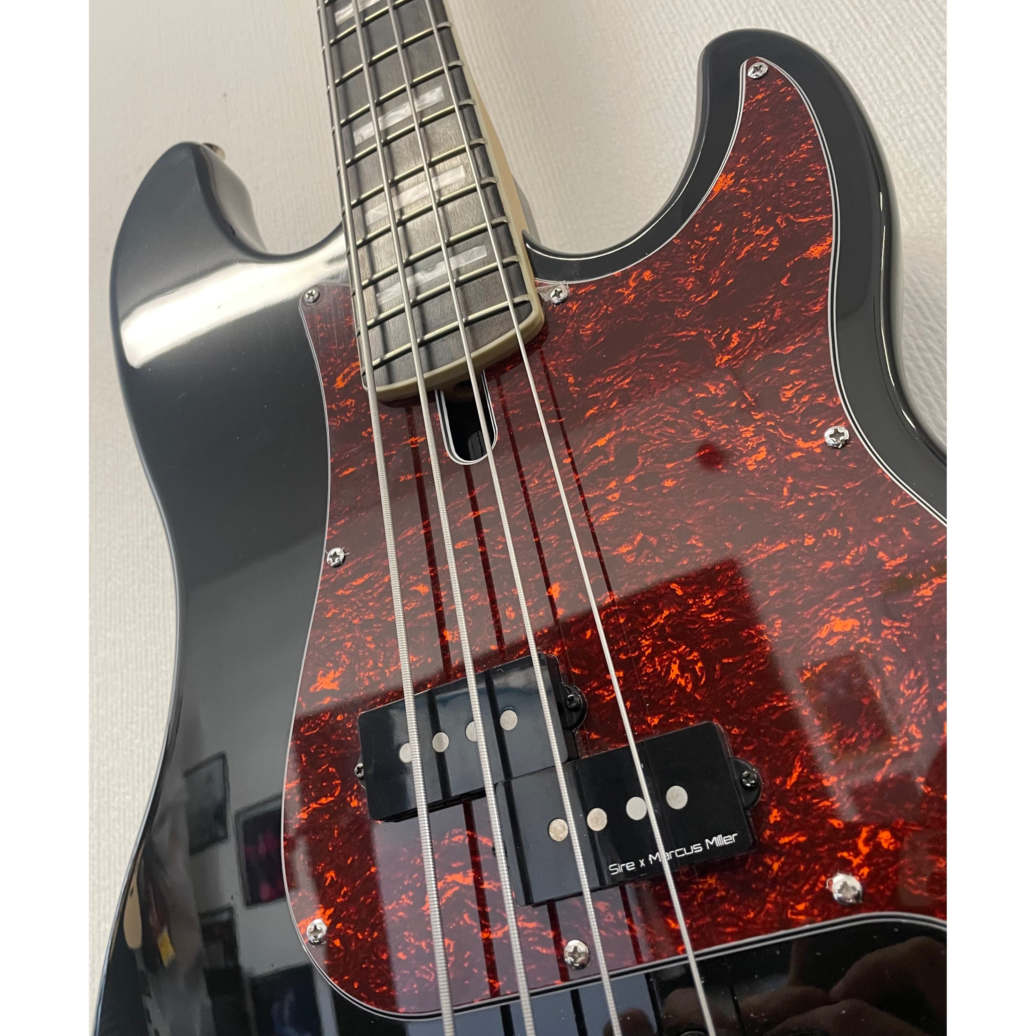 Sire X Marcus Miller P7 Passive/Active Electric Bass in Gloss Black Pre-Owned