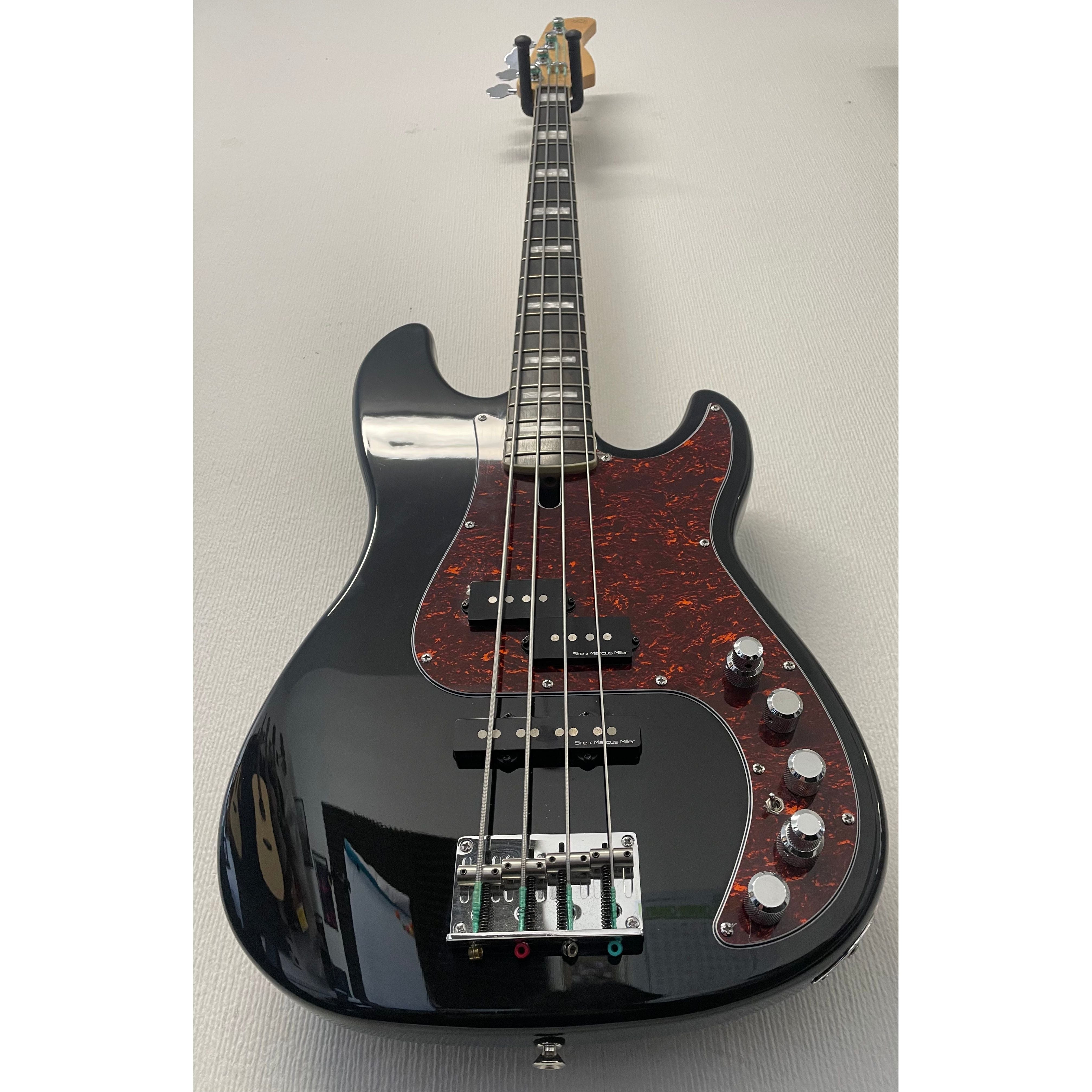 Sire X Marcus Miller P7 Passive/Active Electric Bass in Gloss Black Pre-Owned