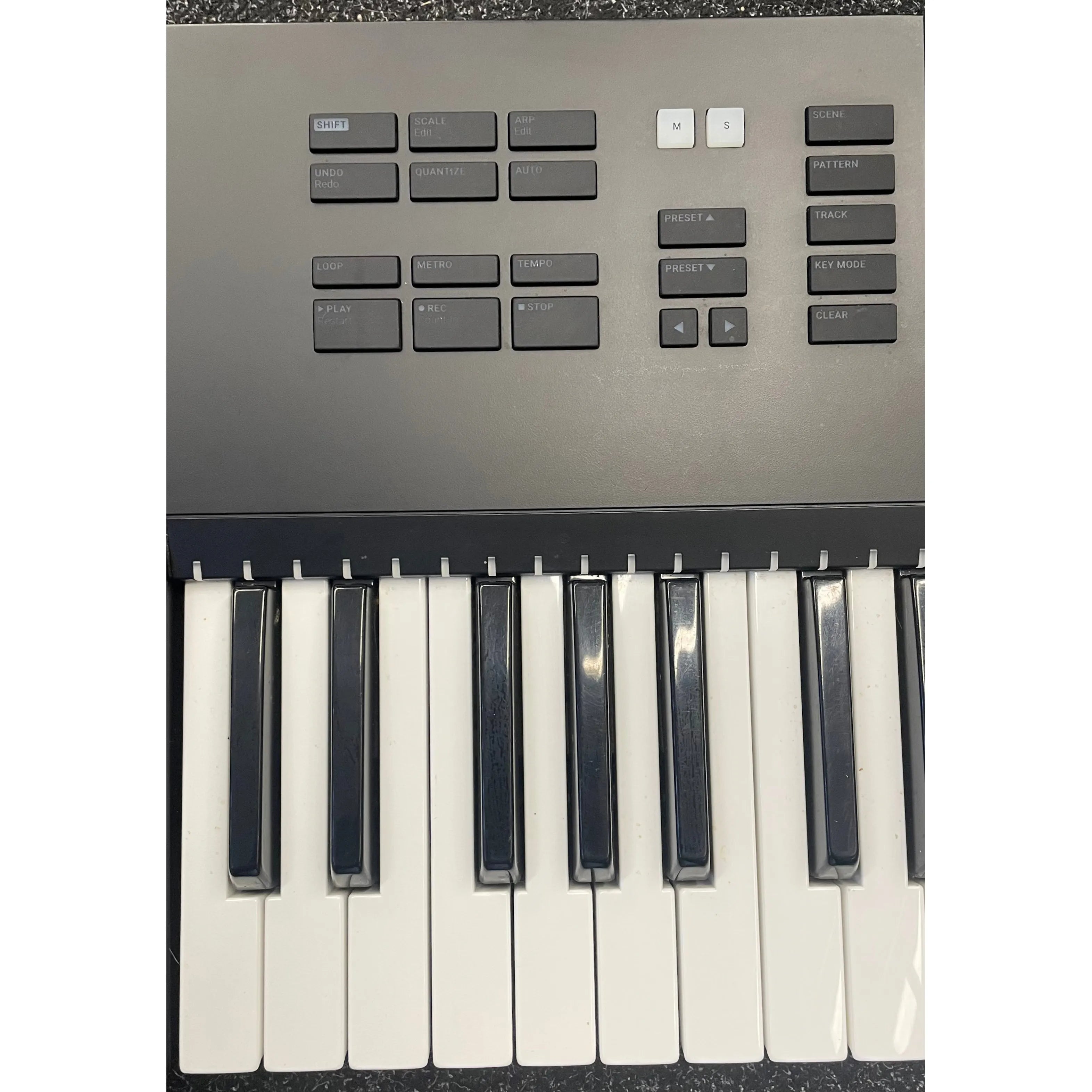 Native Instruments KOMPLETE KONTROL S49 MK2 Keyboard Controller Pre-Owned