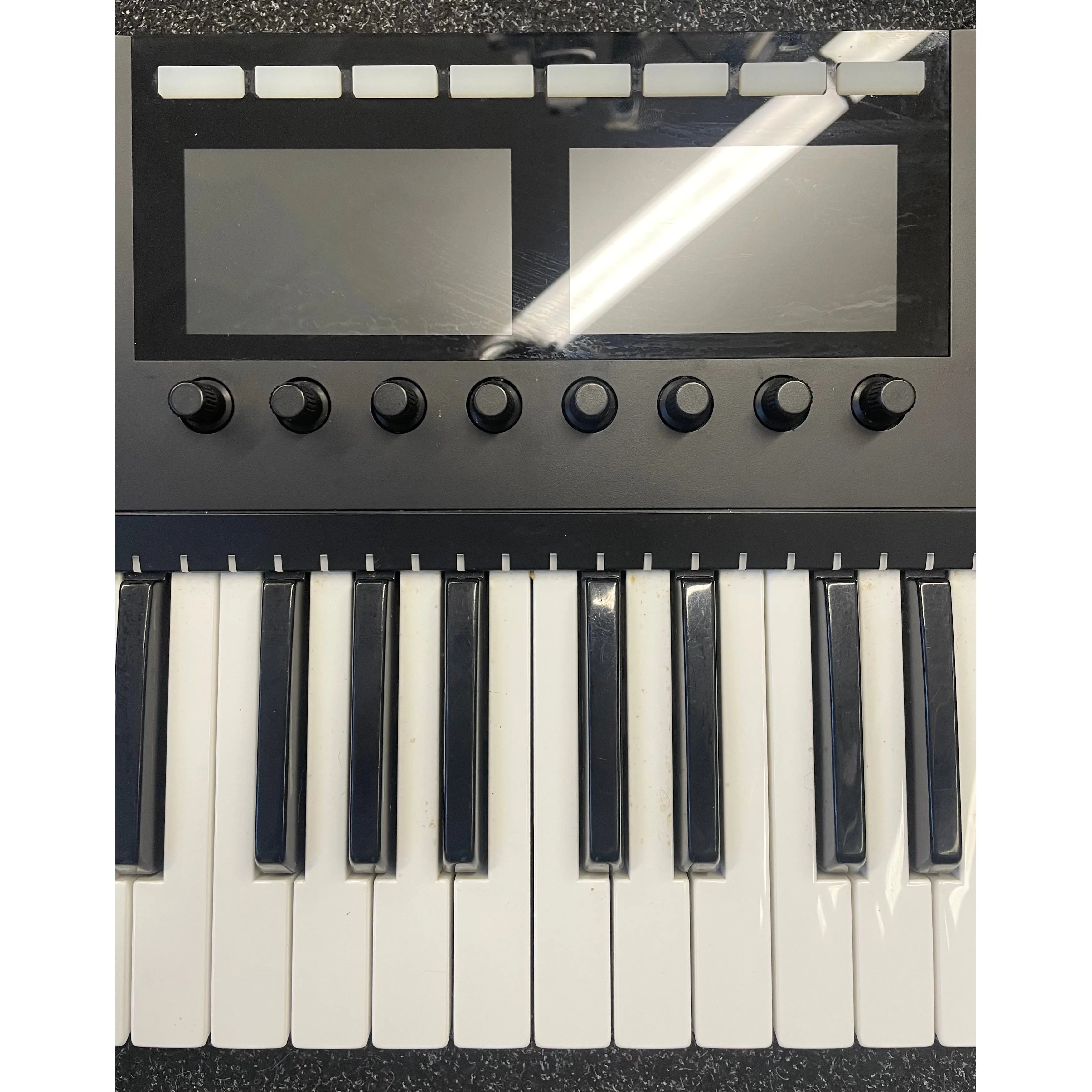 Native Instruments KOMPLETE KONTROL S49 MK2 Keyboard Controller Pre-Owned