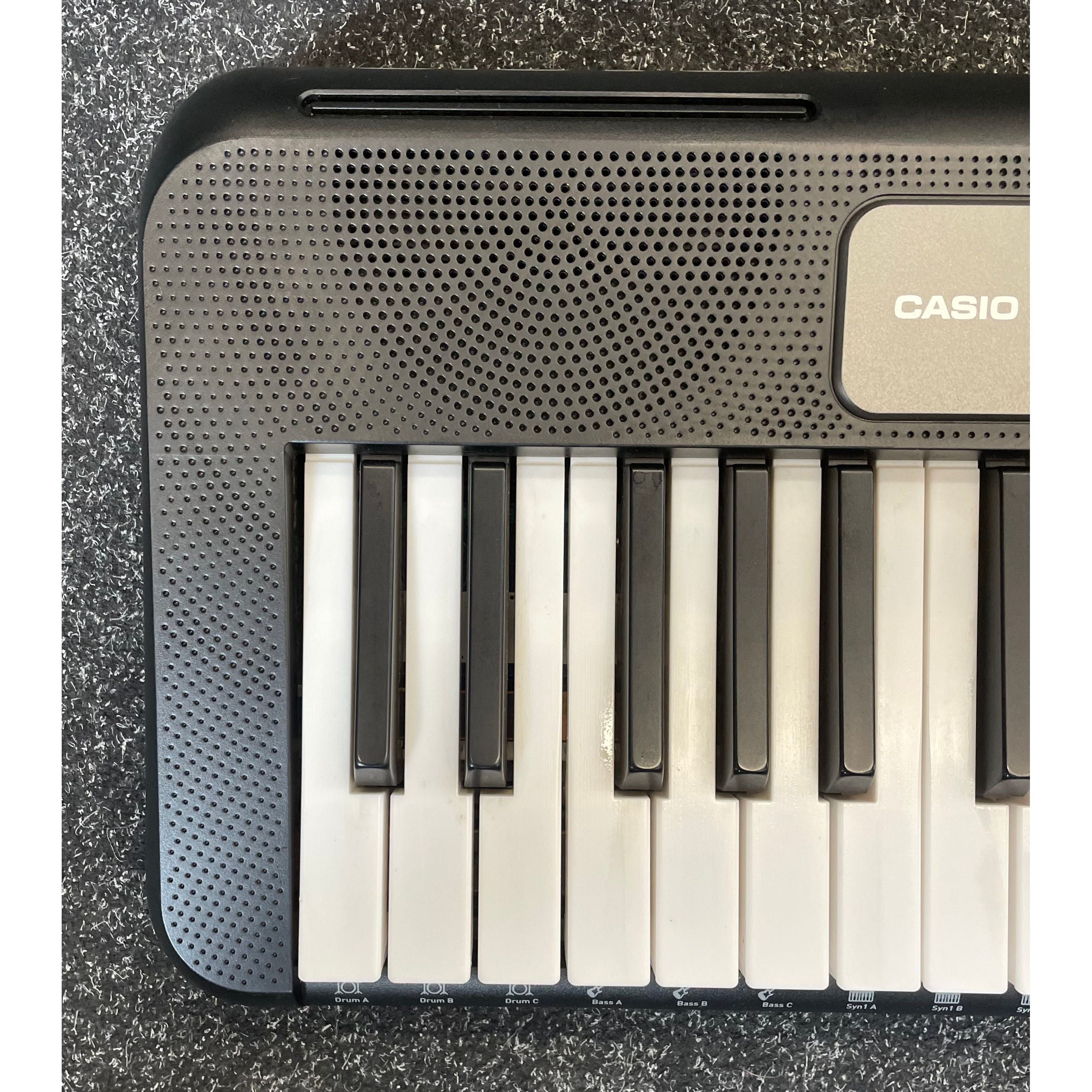Casio LK-S250 61-Key Portable Keyboard Pre-Owned
