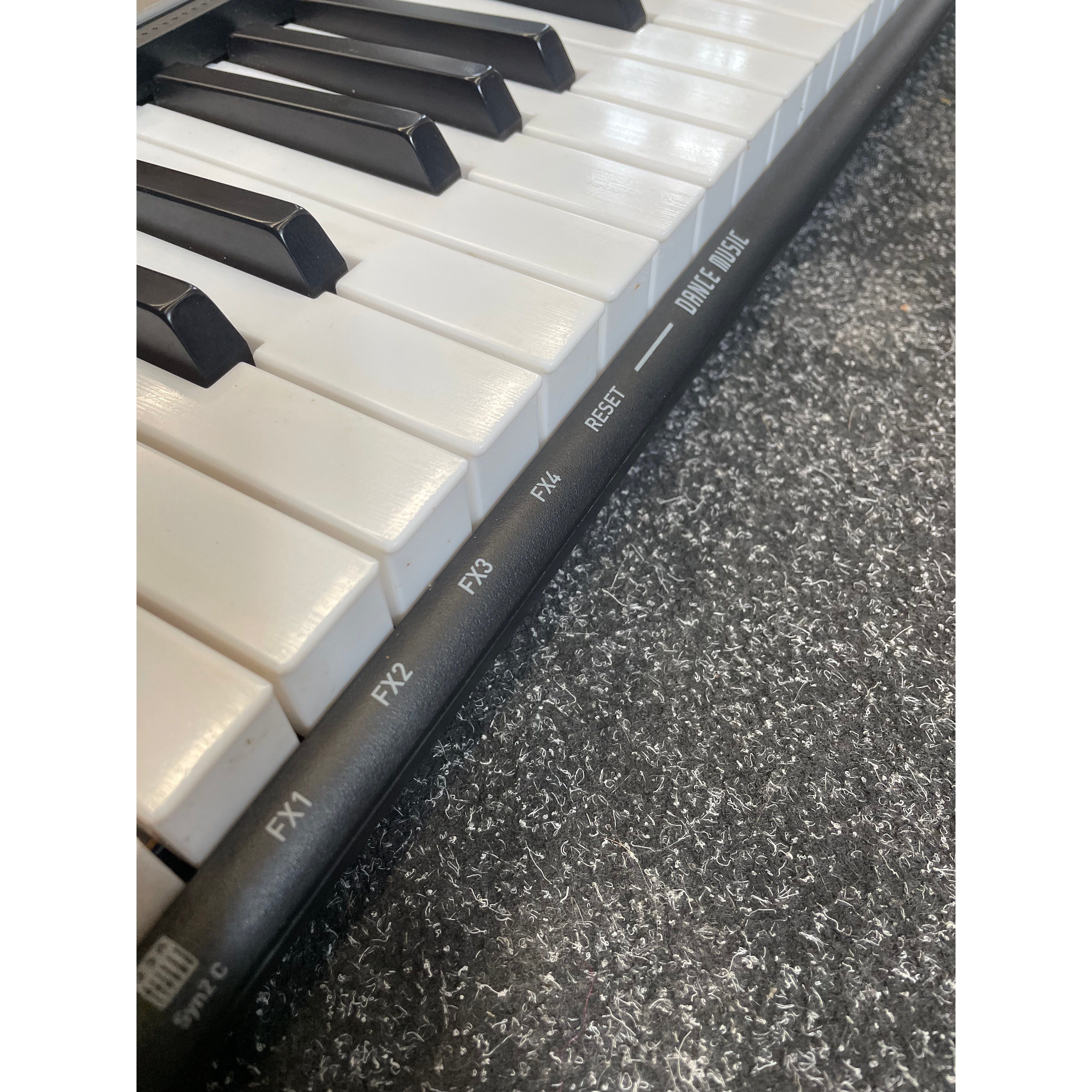 Casio LK-S250 61-Key Portable Keyboard Pre-Owned