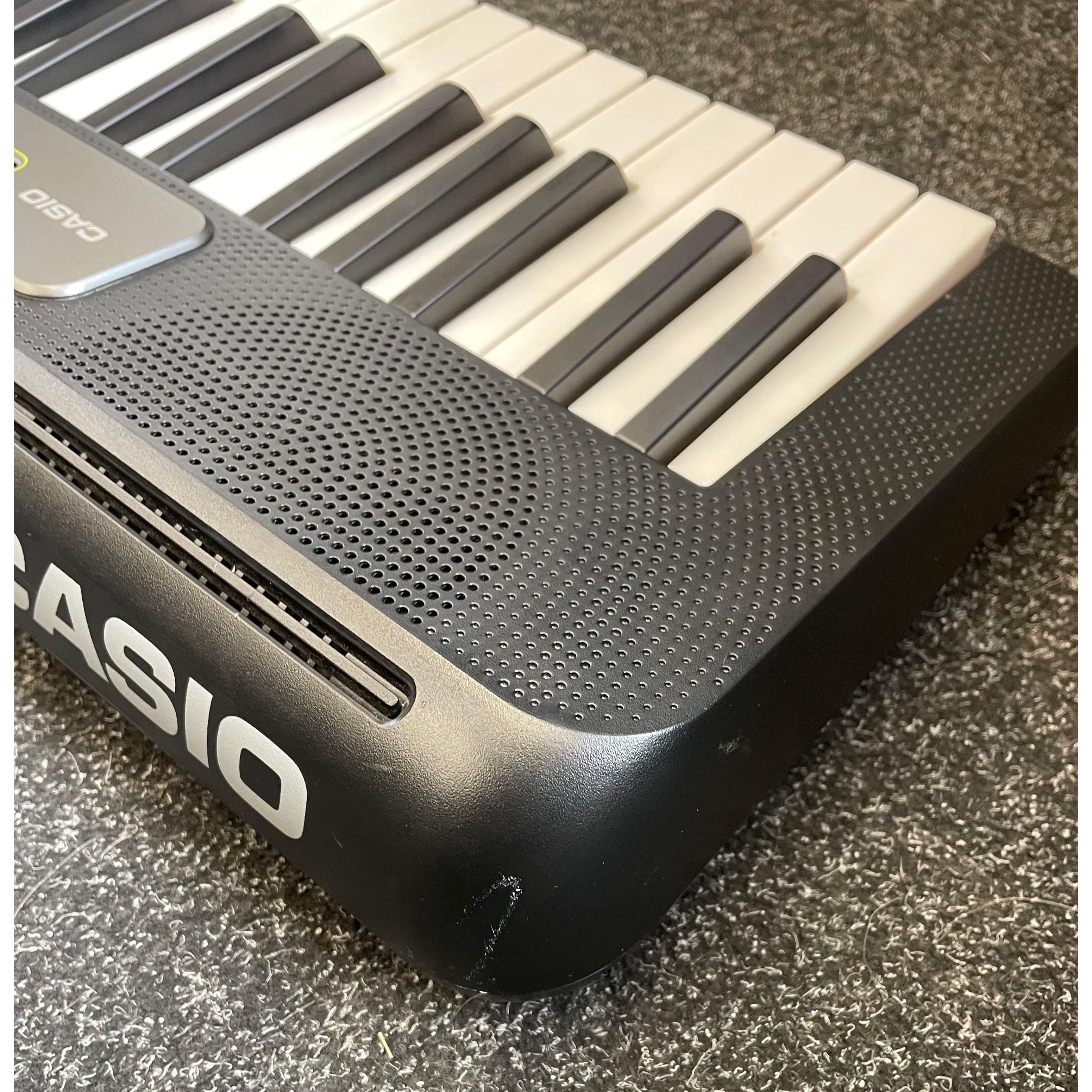 Casio LK-S250 61-Key Portable Keyboard Pre-Owned