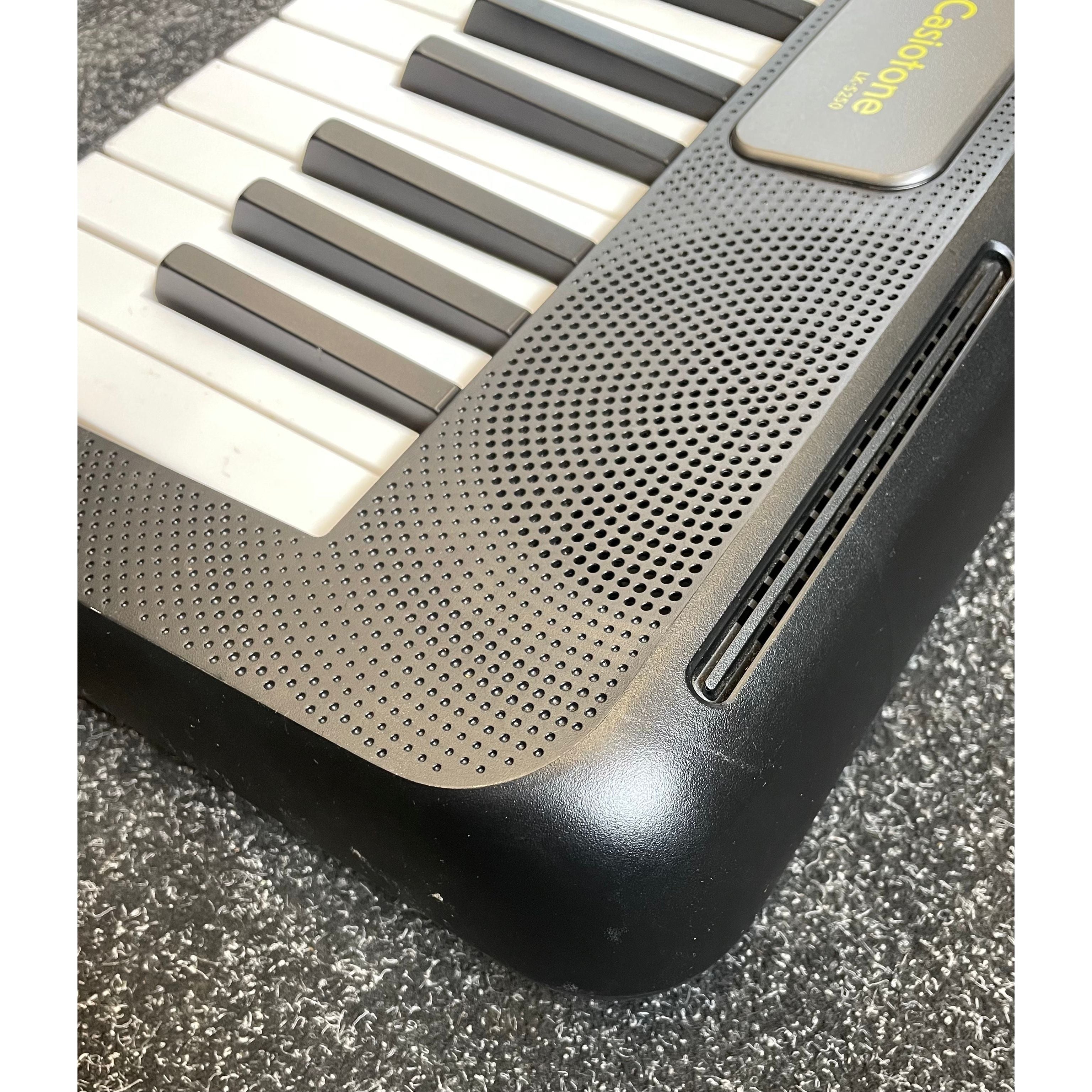 Casio LK-S250 61-Key Portable Keyboard Pre-Owned