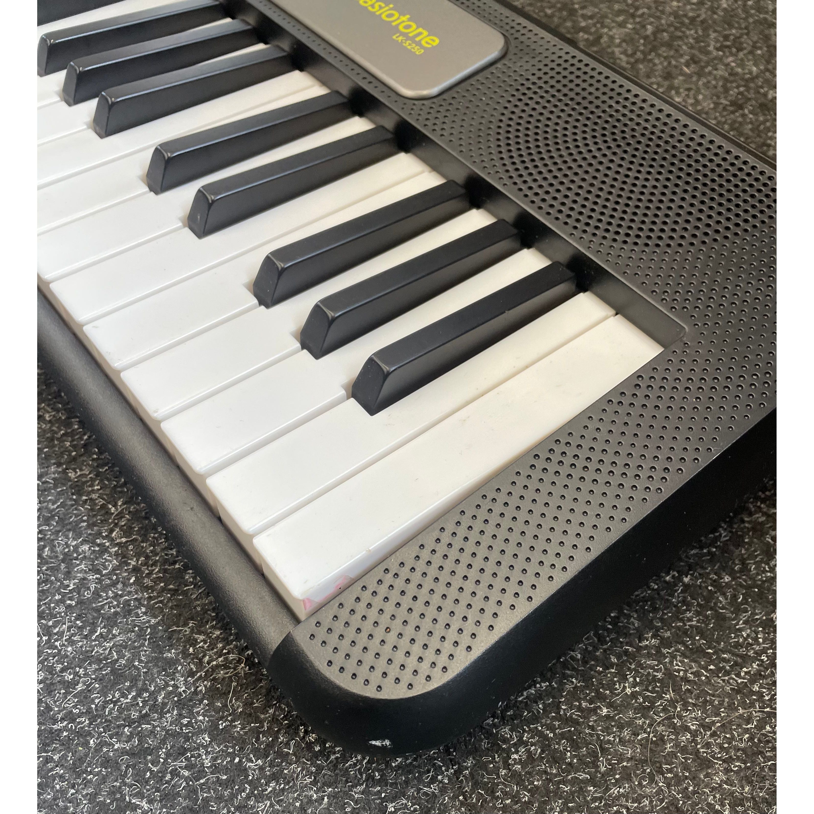 Casio LK-S250 61-Key Portable Keyboard Pre-Owned