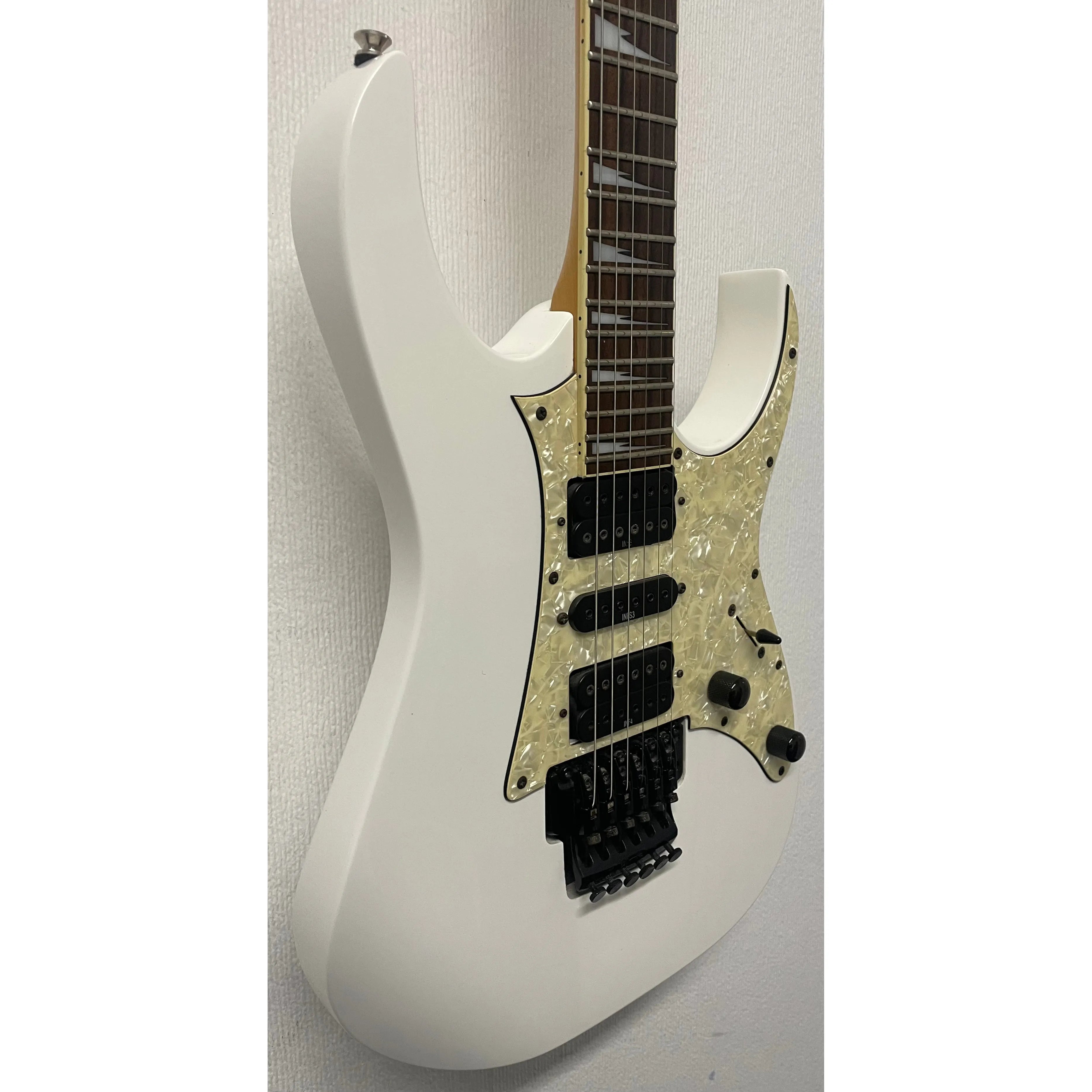 Ibanez RG350DX RG Series Electric Guitar in White with Gigbag Pre-Owned