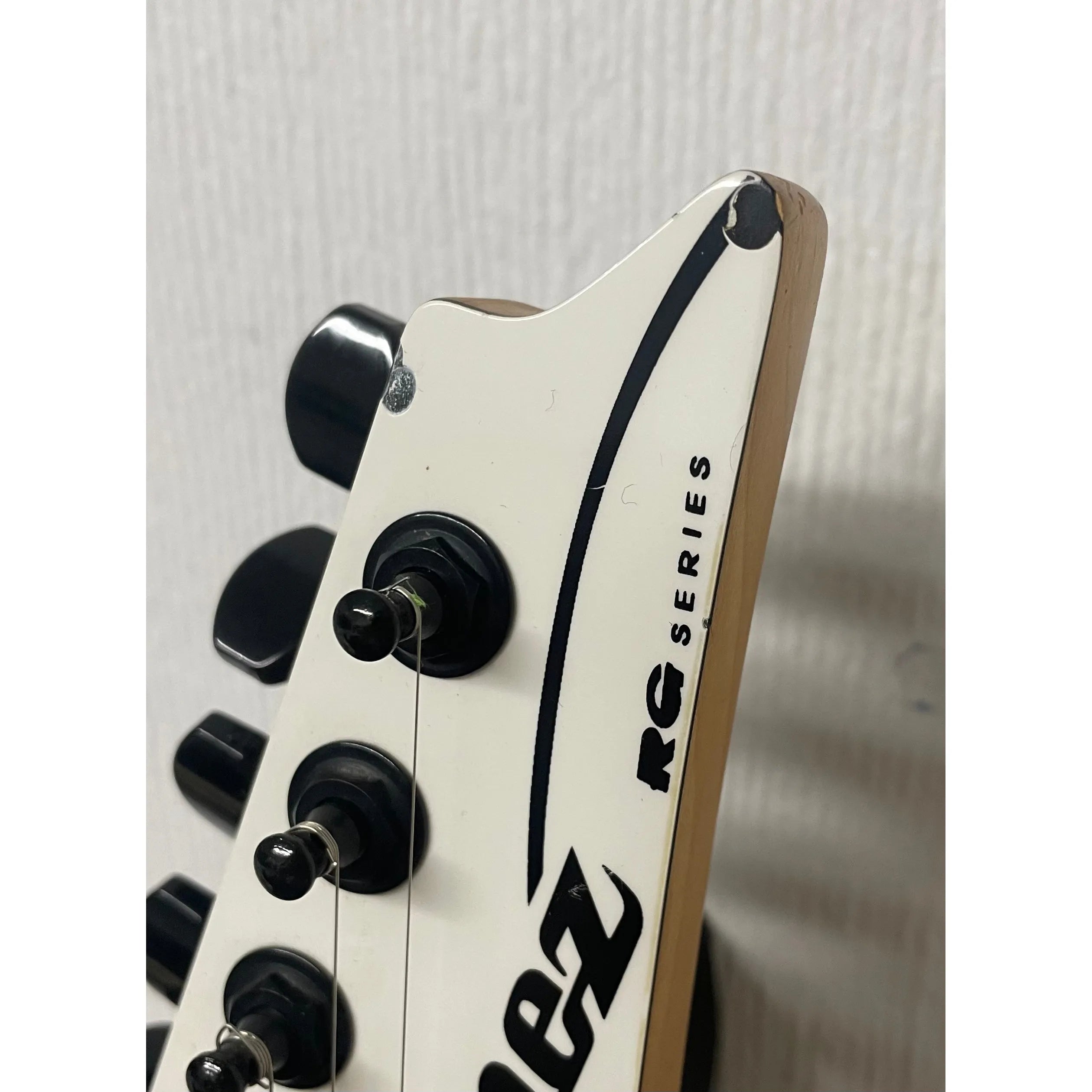 Ibanez RG350DX RG Series Electric Guitar in White with Gigbag Pre-Owned