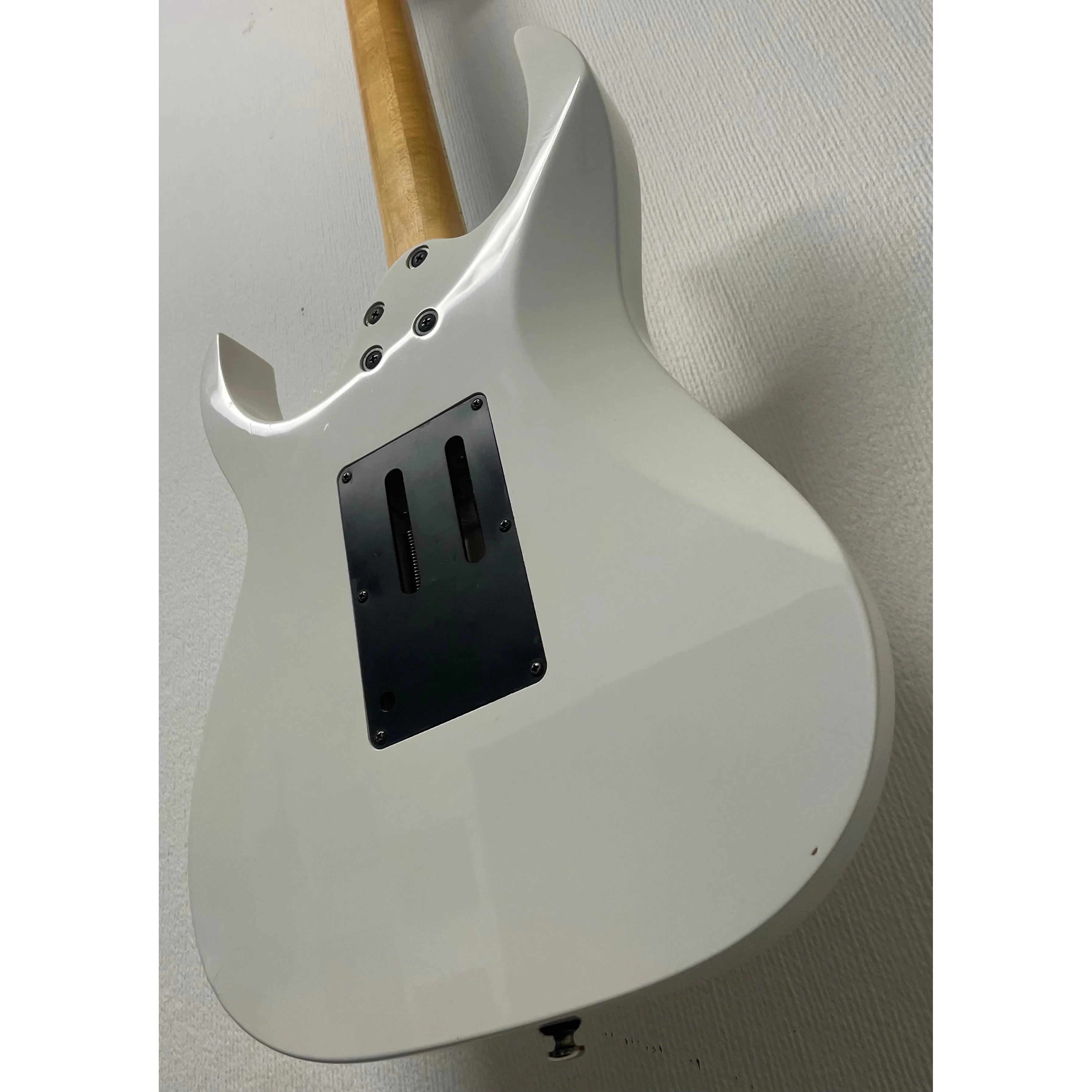 Ibanez RG350DX RG Series Electric Guitar in White with Gigbag Pre-Owned