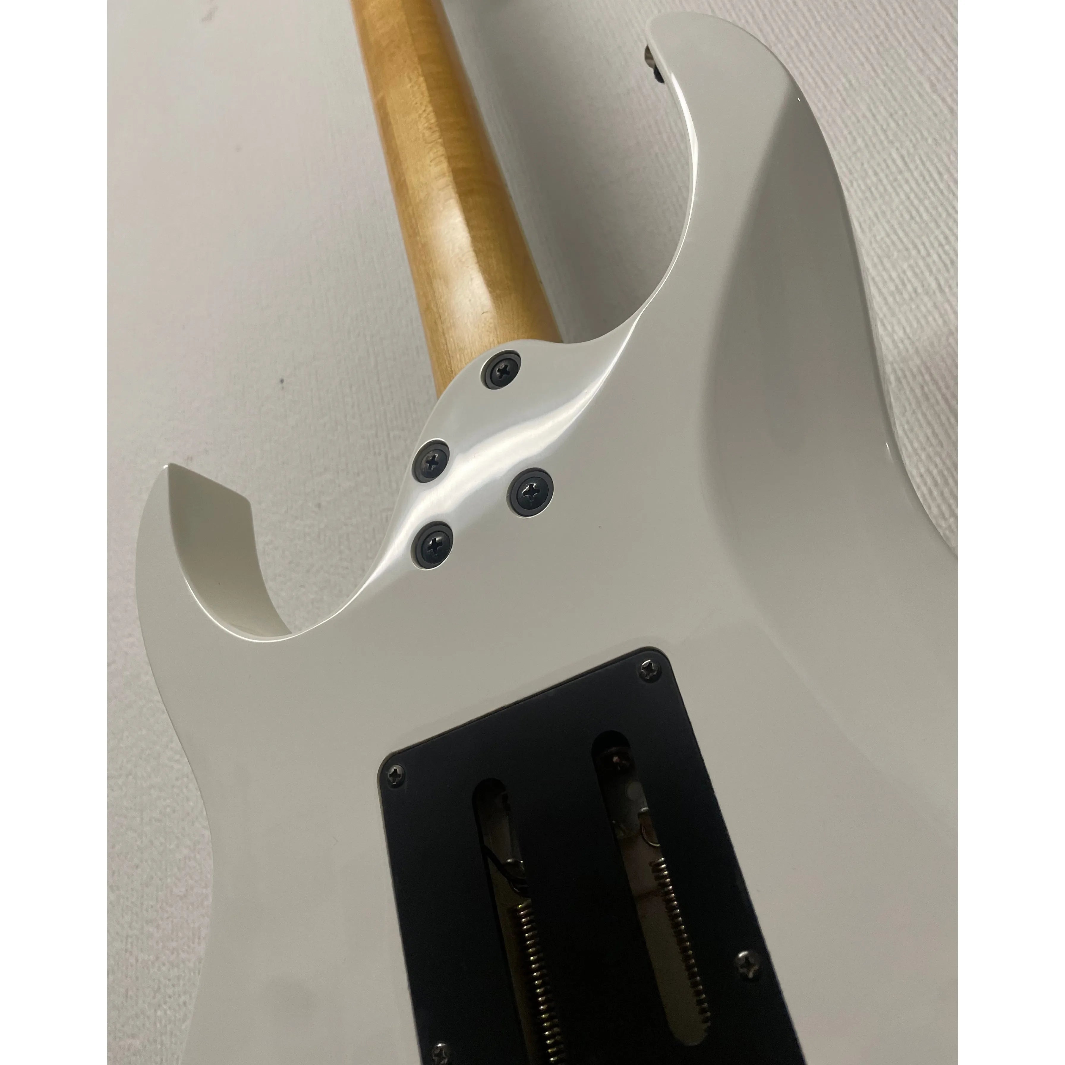 Ibanez RG350DX RG Series Electric Guitar in White with Gigbag Pre-Owned