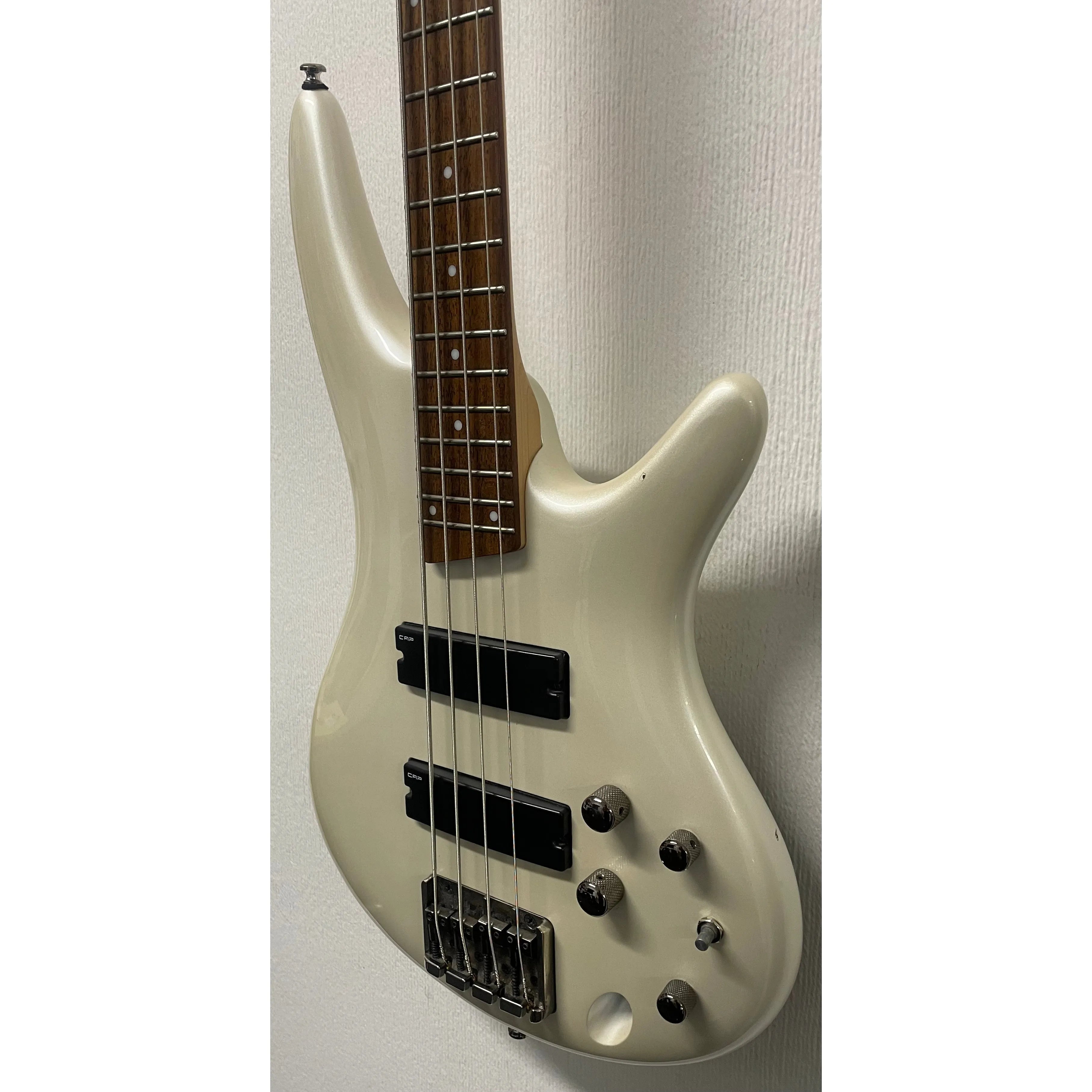 Ibanez SR300E Active Bass Guitar in Pearl White Pre-Owned