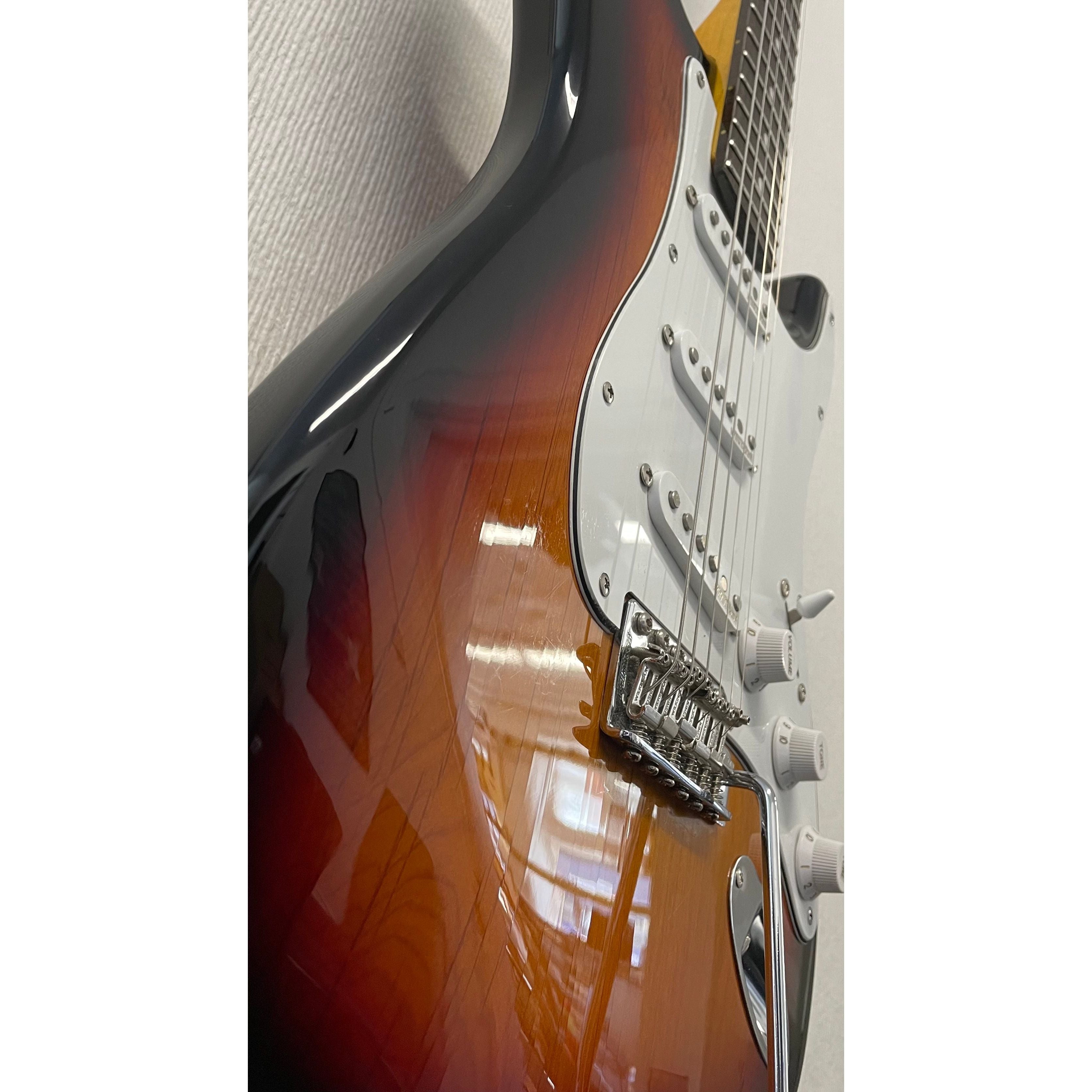Vintage V6 Reissue Series Custom Pro Stratocaster Style Electric Guitar in Sunburst Pre-Owned