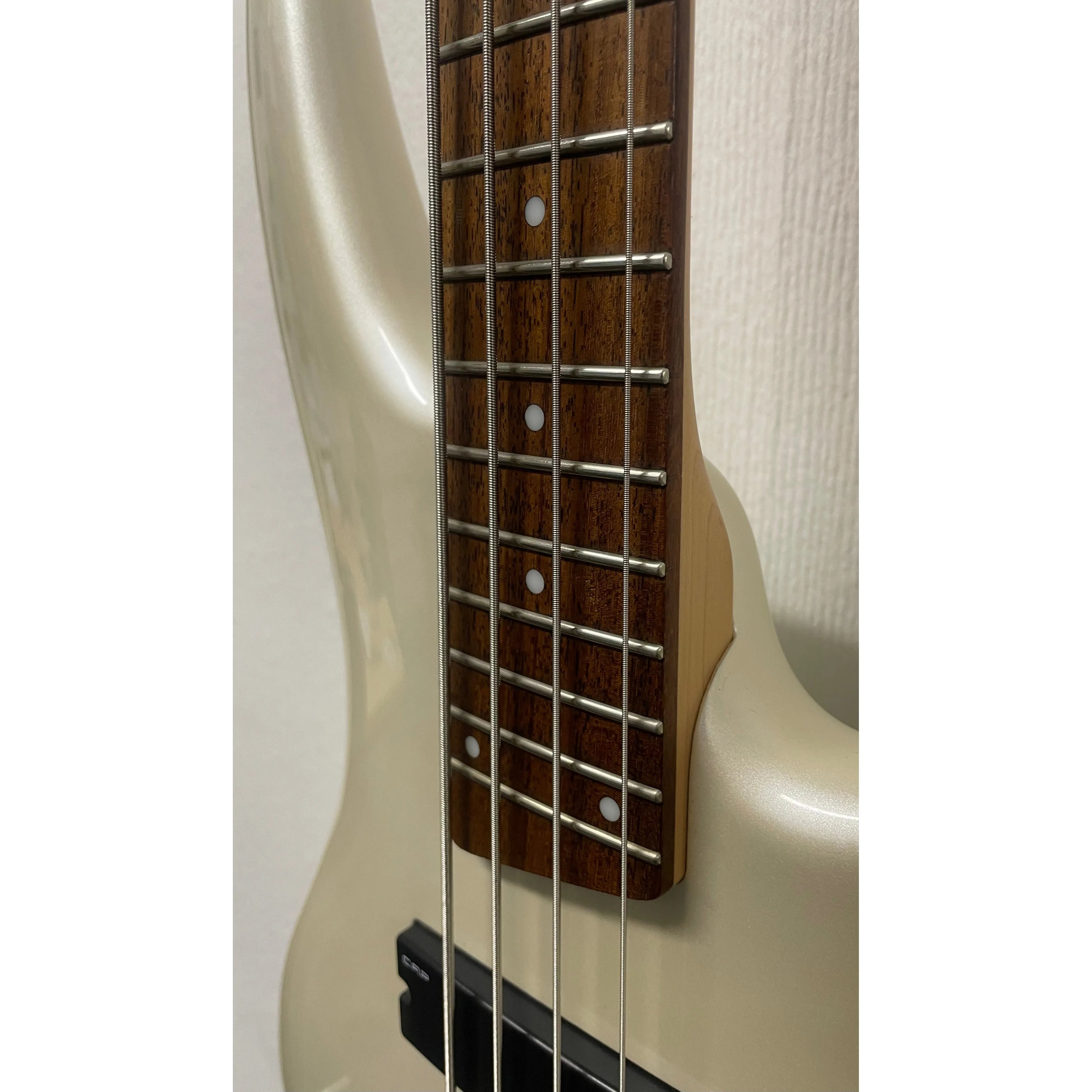 Ibanez SR300E Active Bass Guitar in Pearl White Pre-Owned