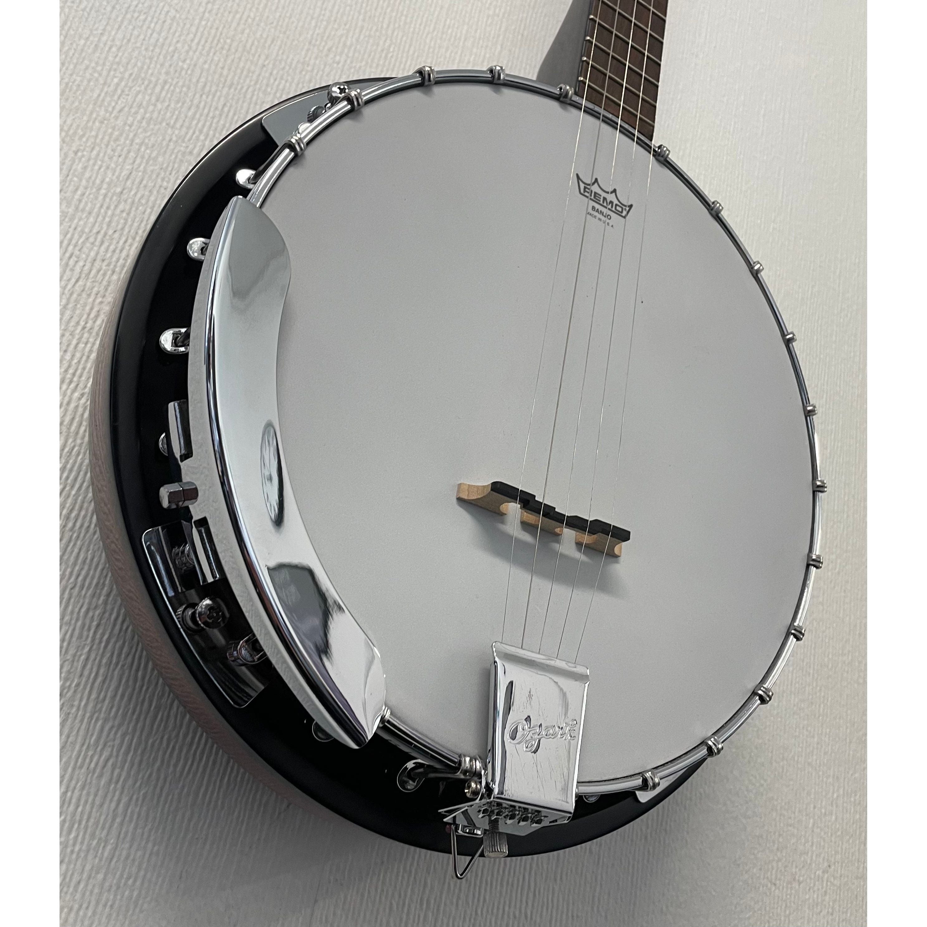 Ozark 5 String Closed Back Banjo in Sunburst Pre-Owned